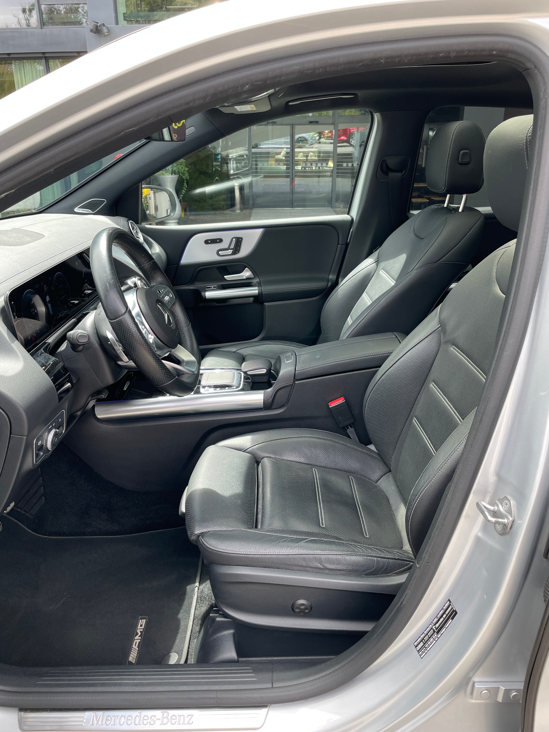 MERCEDES-BENZ B 250 4Matic AMG Line-image-13