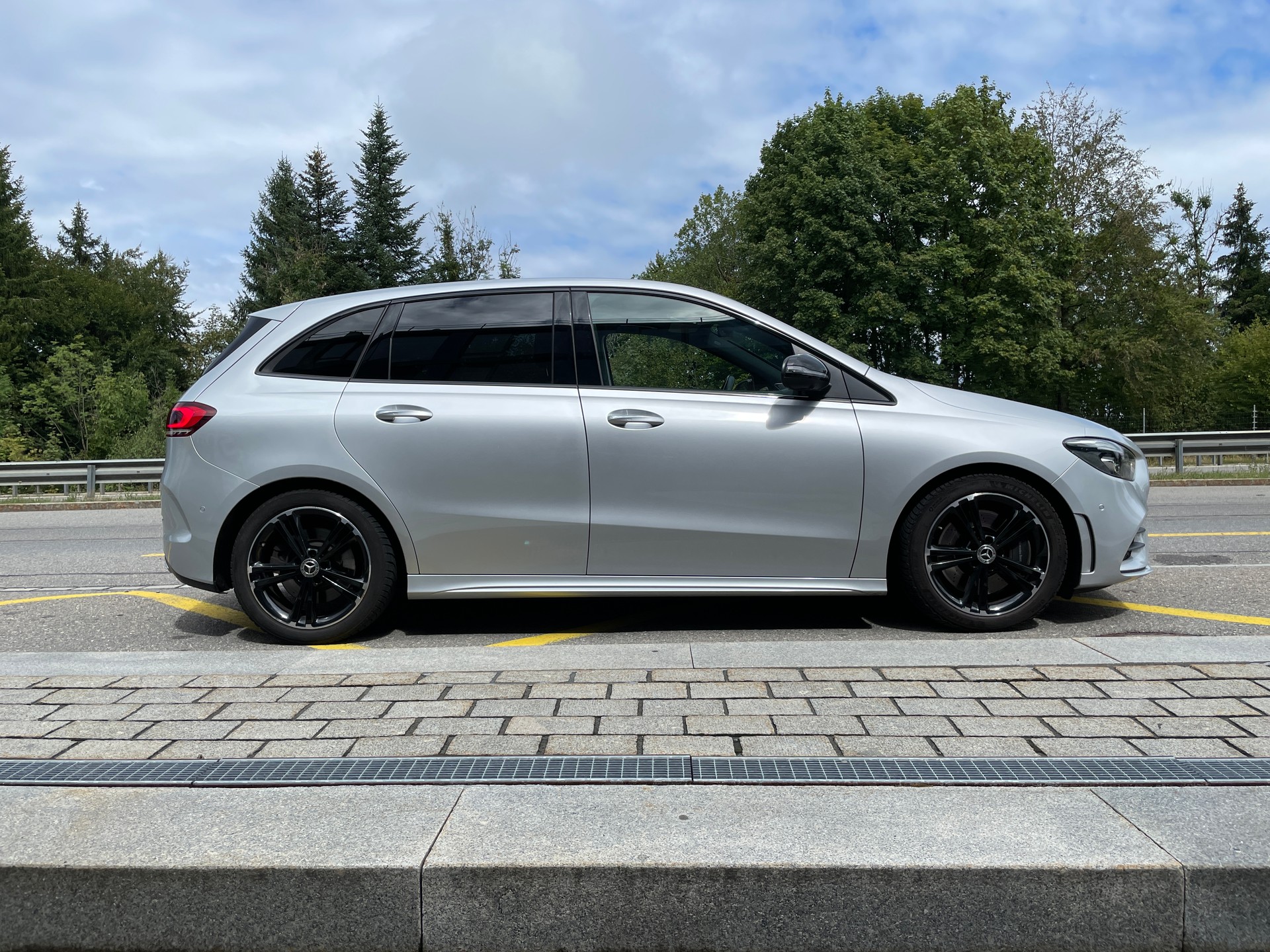 MERCEDES-BENZ B 250 4Matic AMG Line-showroom-element-3