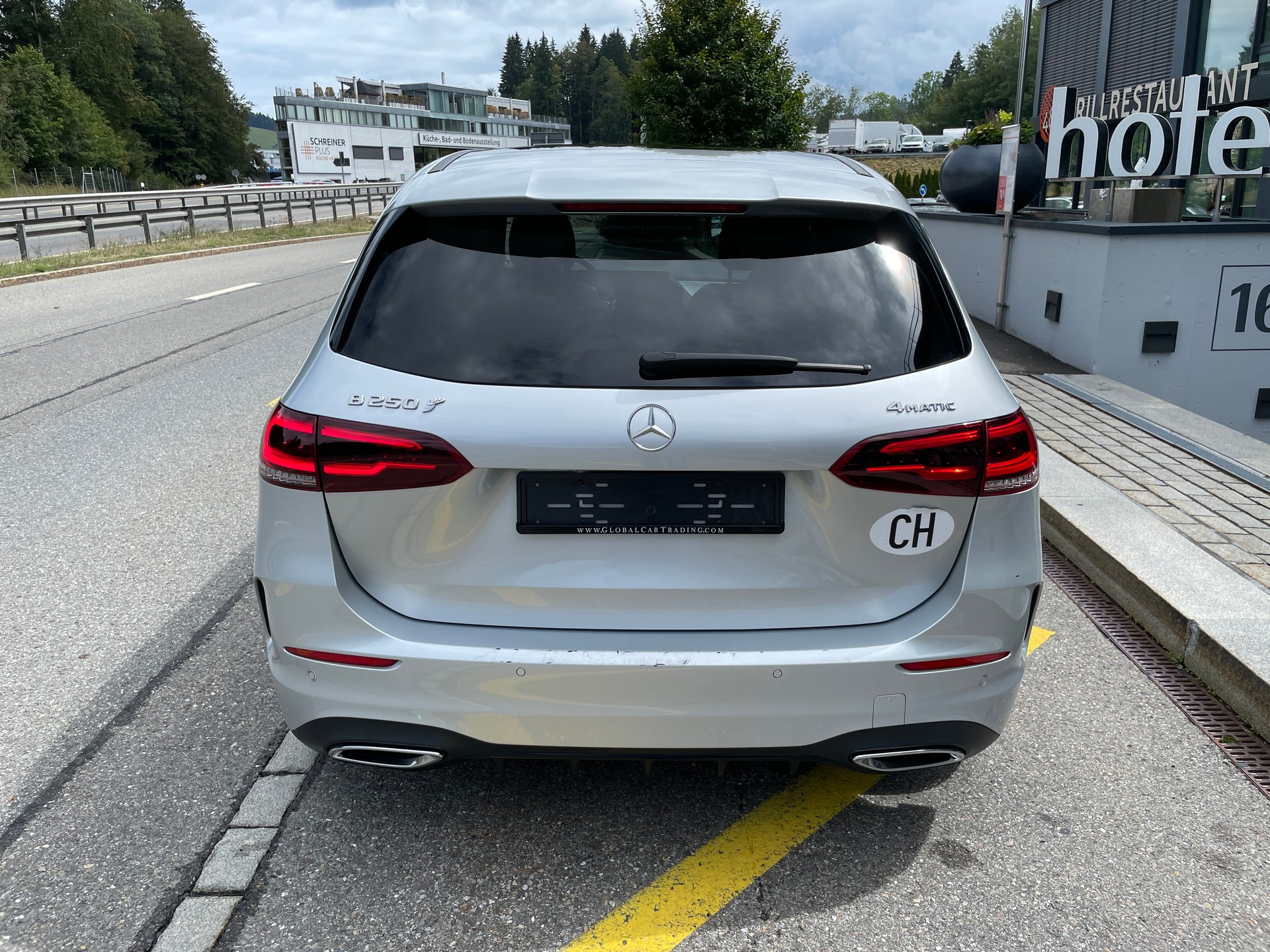 MERCEDES-BENZ B 250 4Matic AMG Line-image-5
