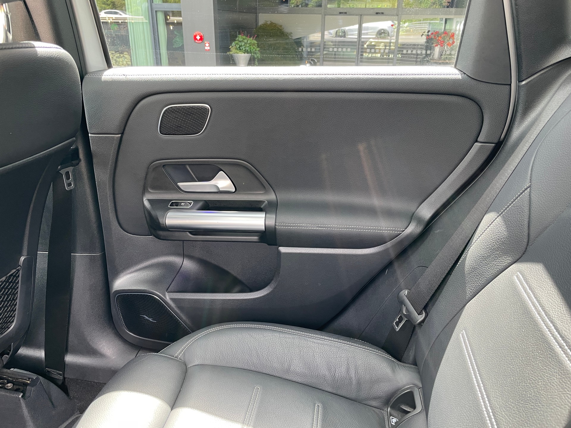 MERCEDES-BENZ B 250 4Matic AMG Line-image-21