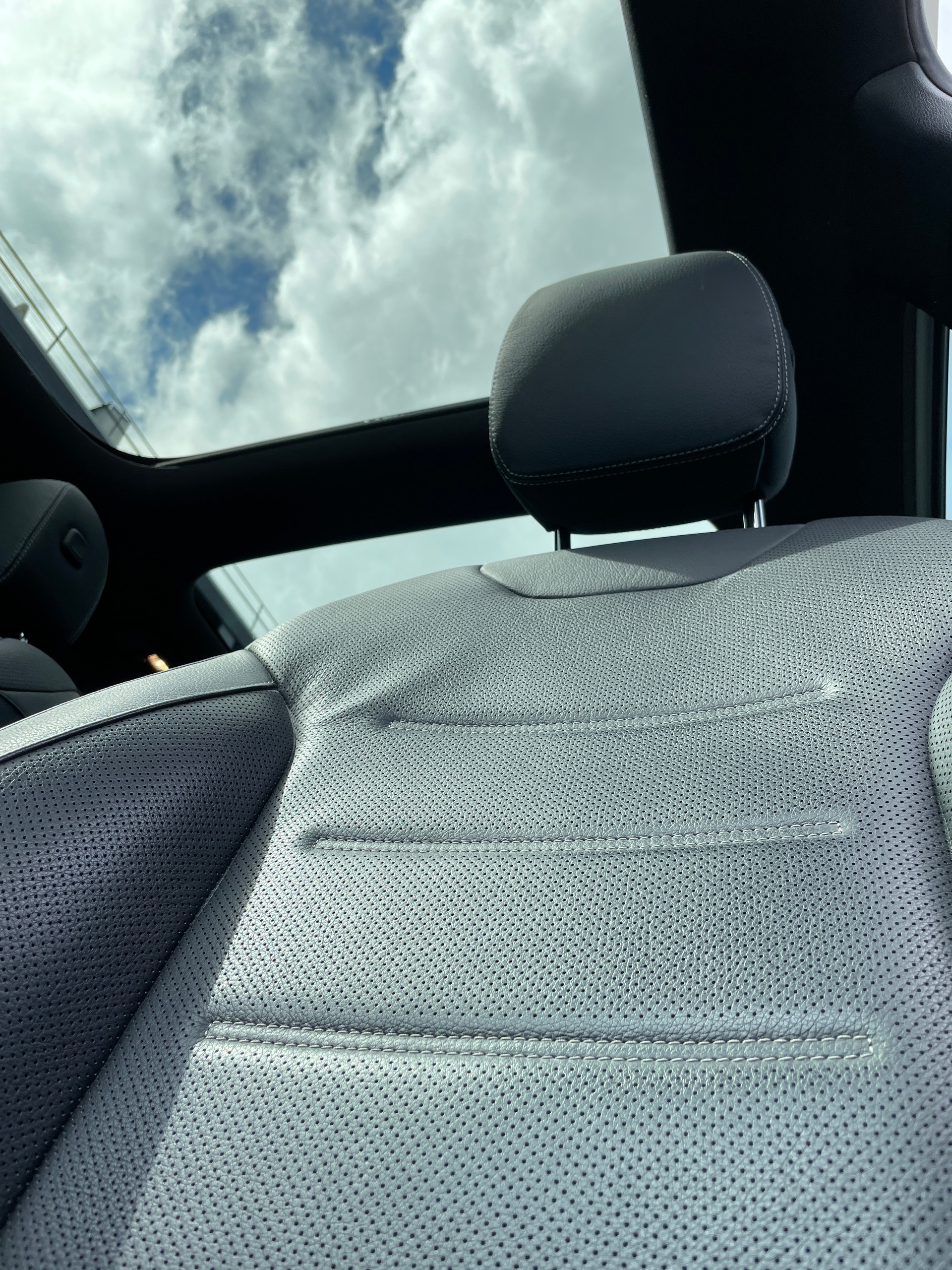 MERCEDES-BENZ B 250 4Matic AMG Line-image-12