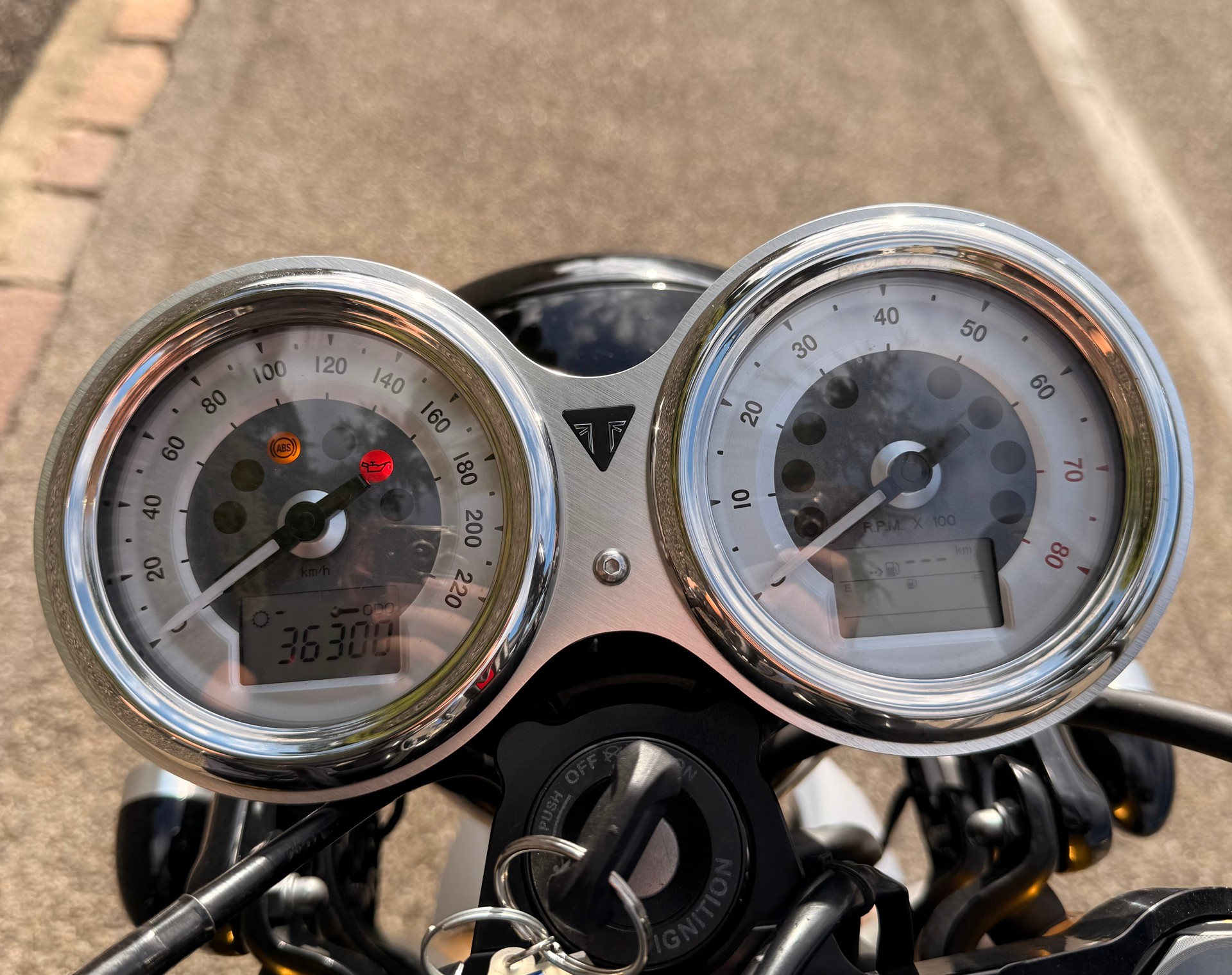 TRIUMPH Thruxton R 1200 i ABS-image-8