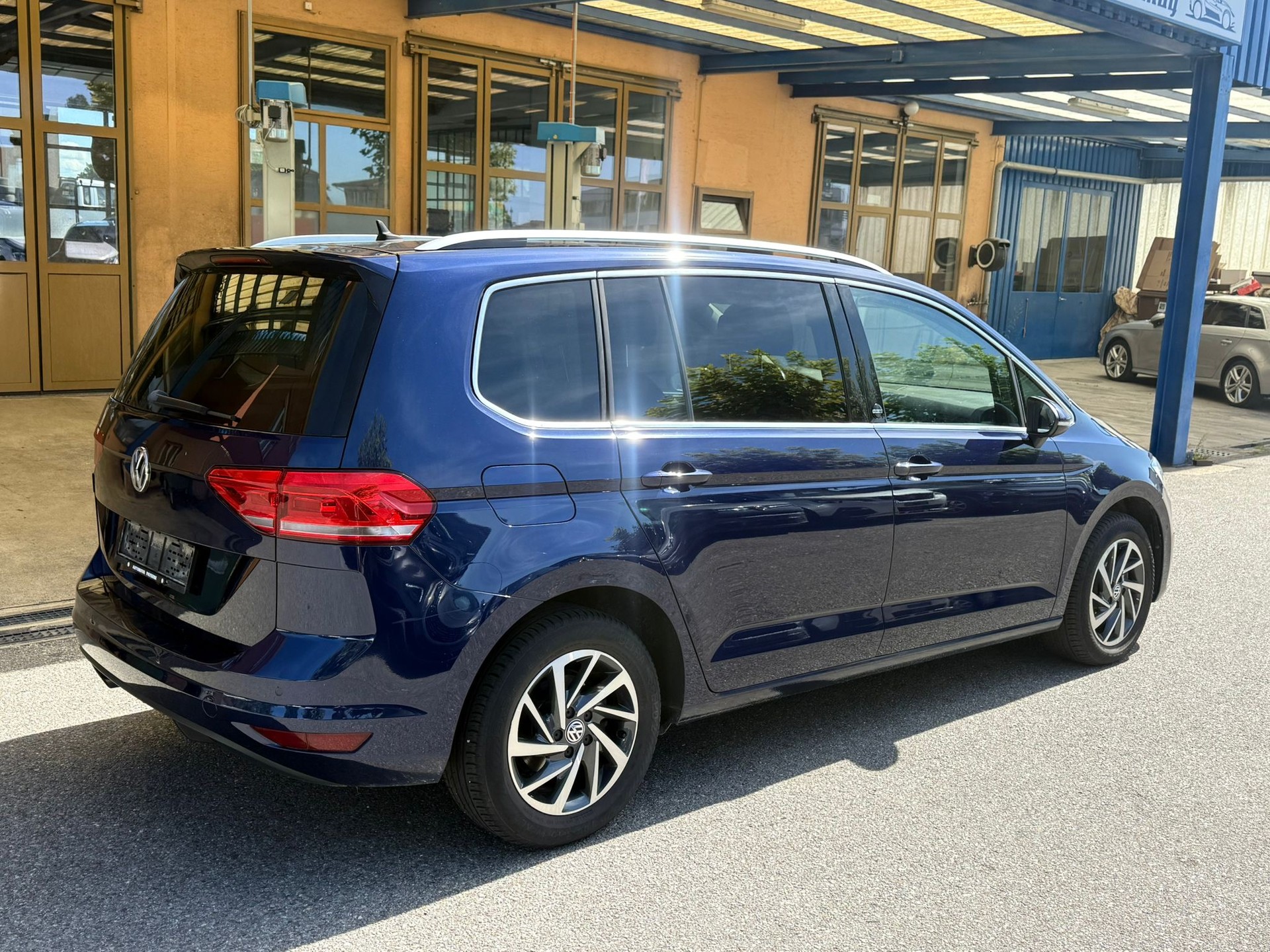 VW Touran 1.4 TSI BlueMotion High Line DSG-image-5