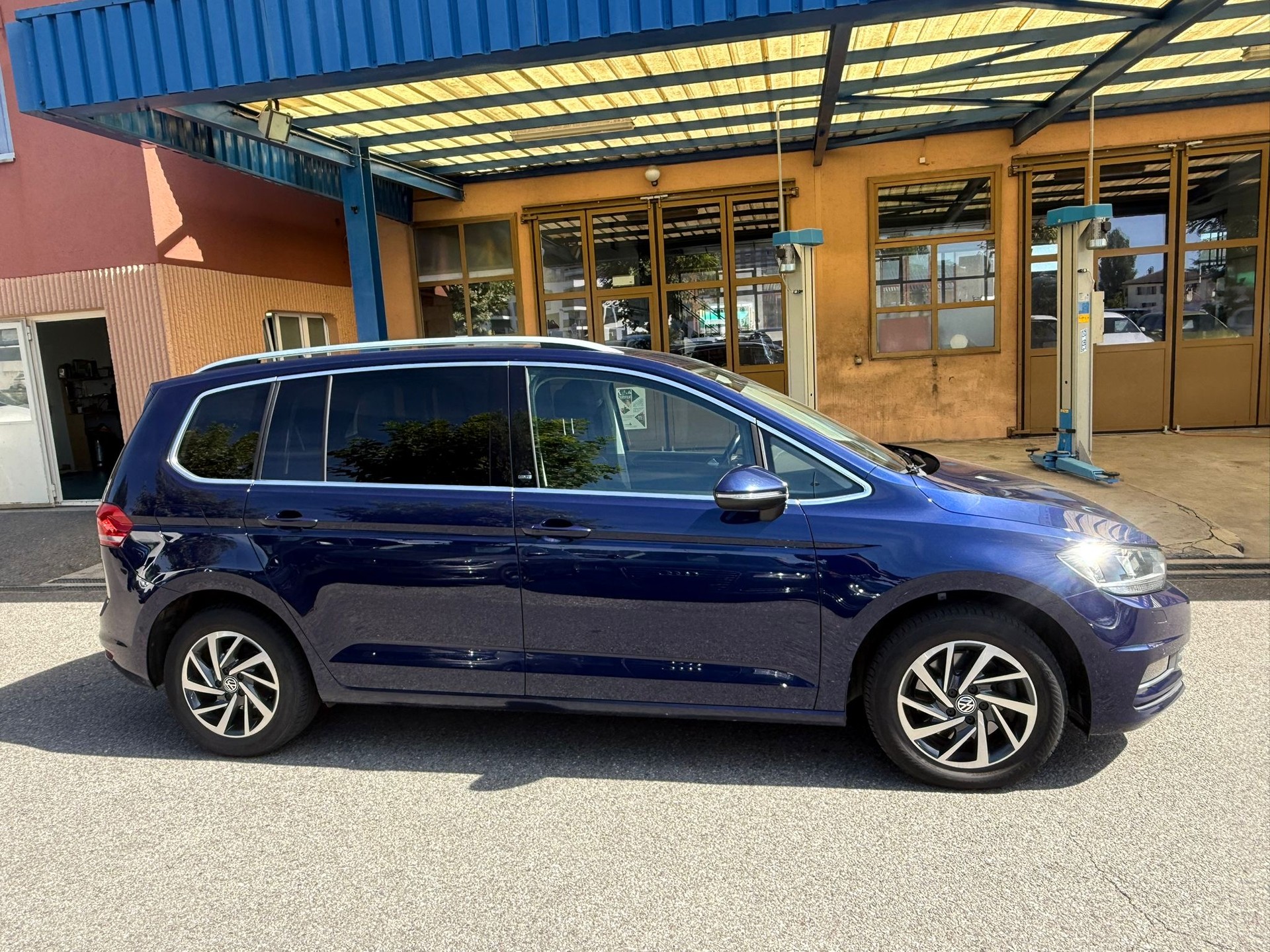 VW Touran 1.4 TSI BlueMotion High Line DSG-image-2