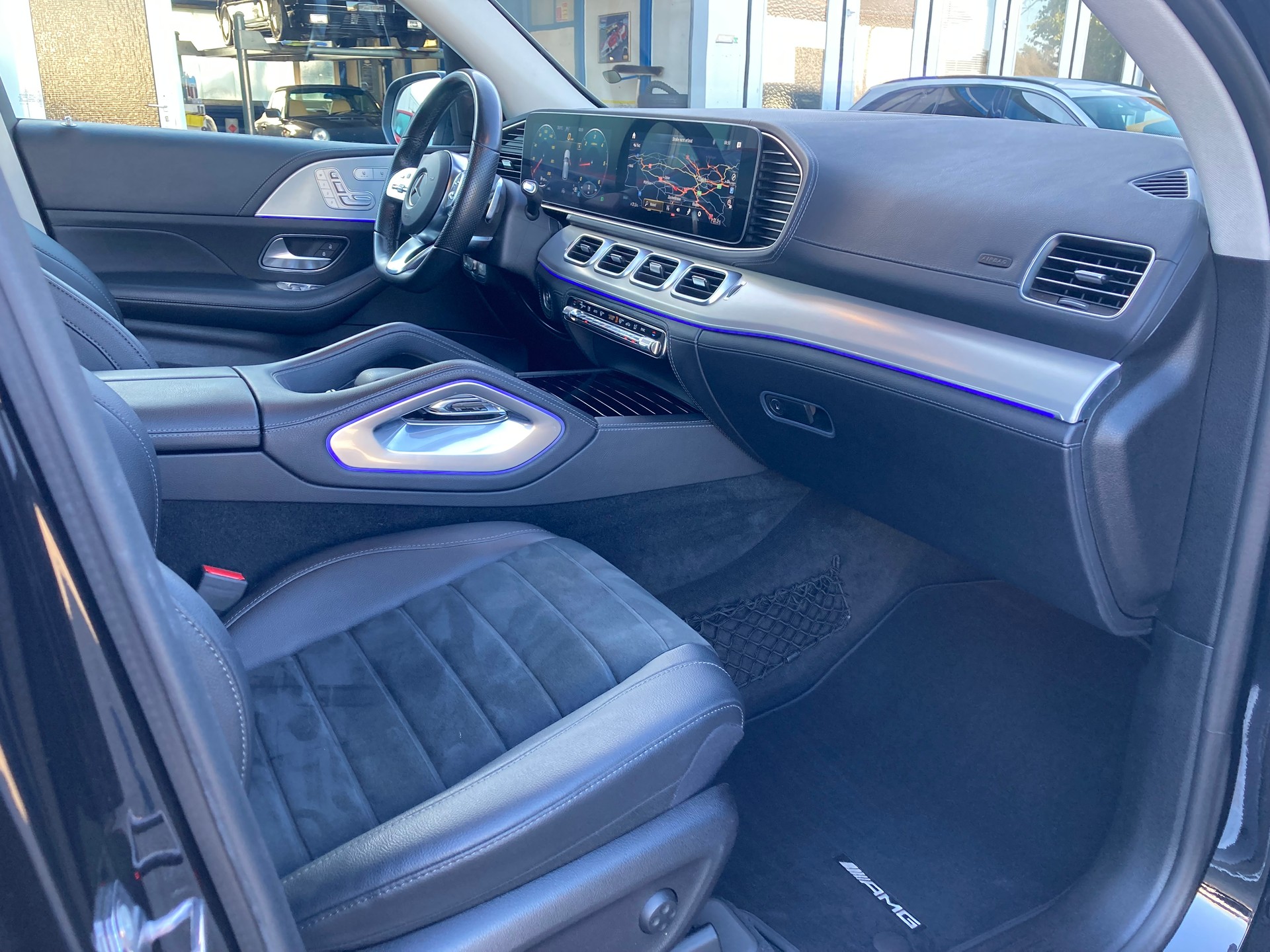 MERCEDES-BENZ GLE 300 d 4Matic AMG Line 9G-Tronic-image-8