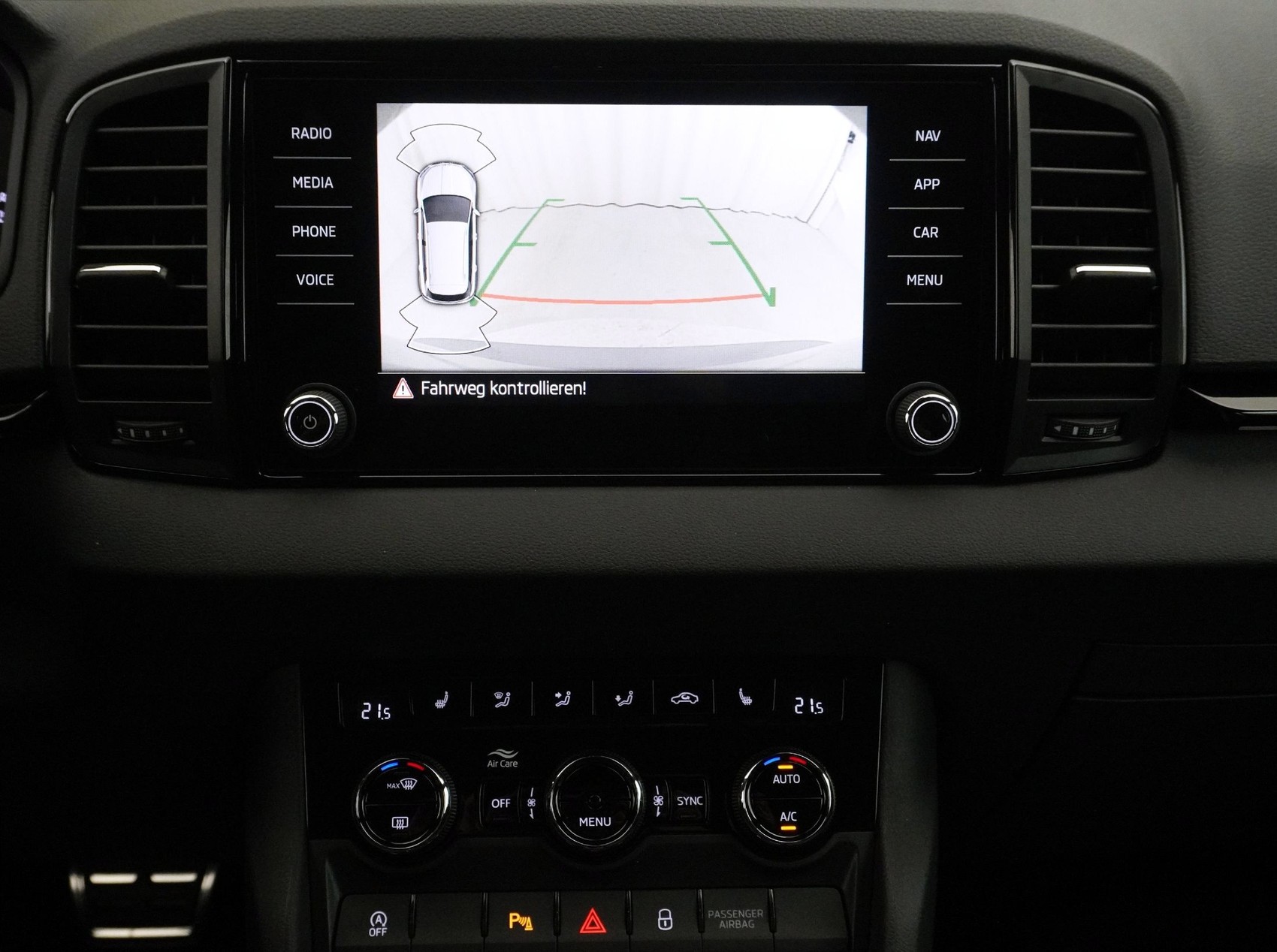 SKODA Karoq 1.5 TSI SportLine DSG-image-17