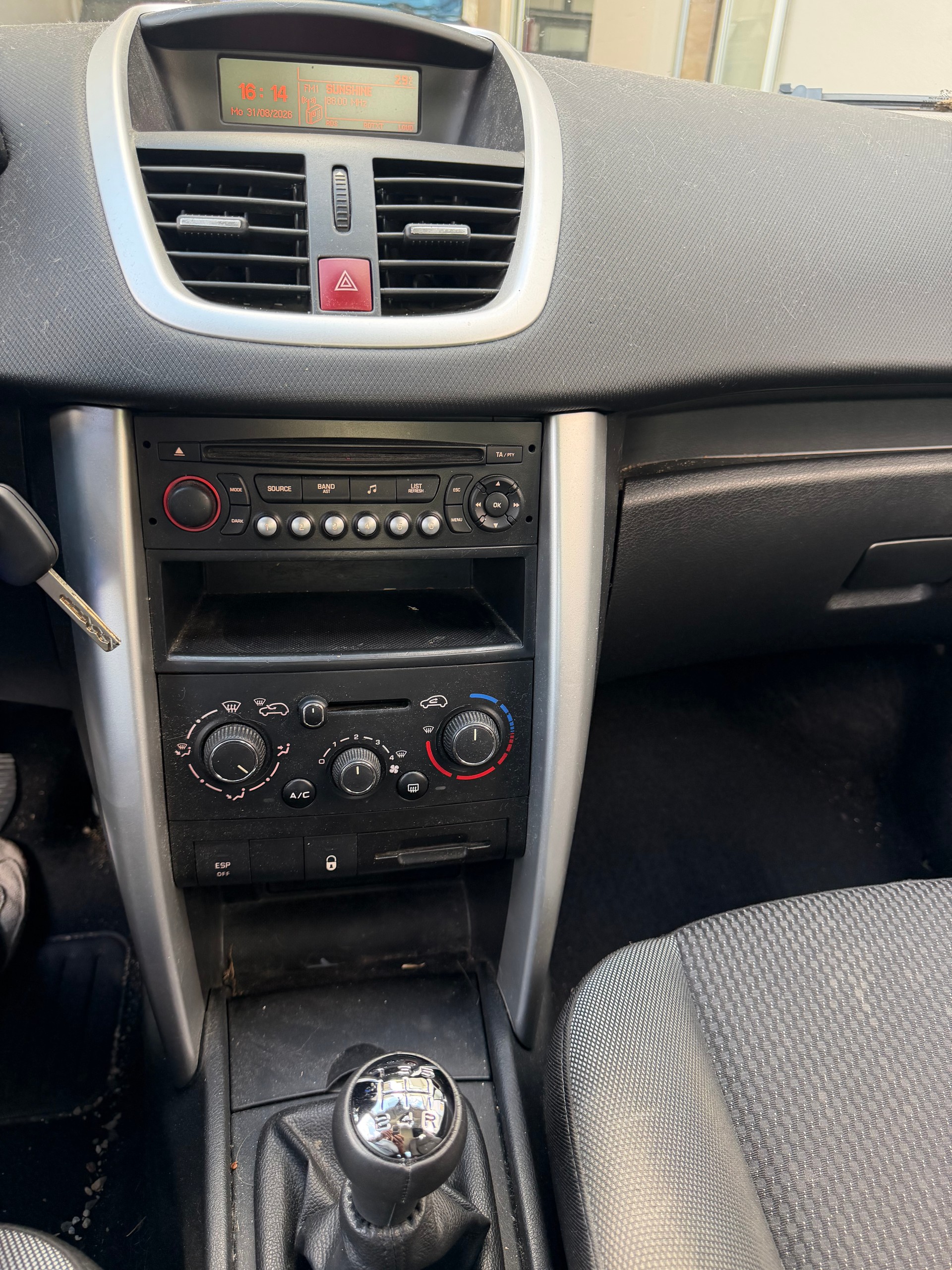 PEUGEOT 207 1.4 16V Trendy Clim-image-9