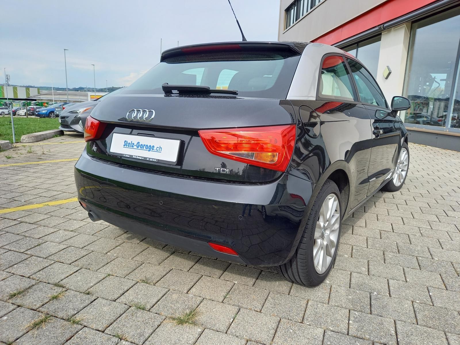 AUDI A1 1.6 TDI Ambition **frisch ab MFK, Service und Zahnriemen mit Wasserpumpe ersetzt**-image-1