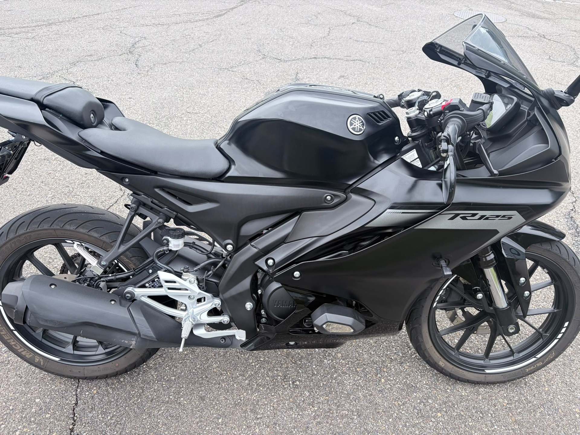 YAMAHA YZF-R 125 ABS-image-1
