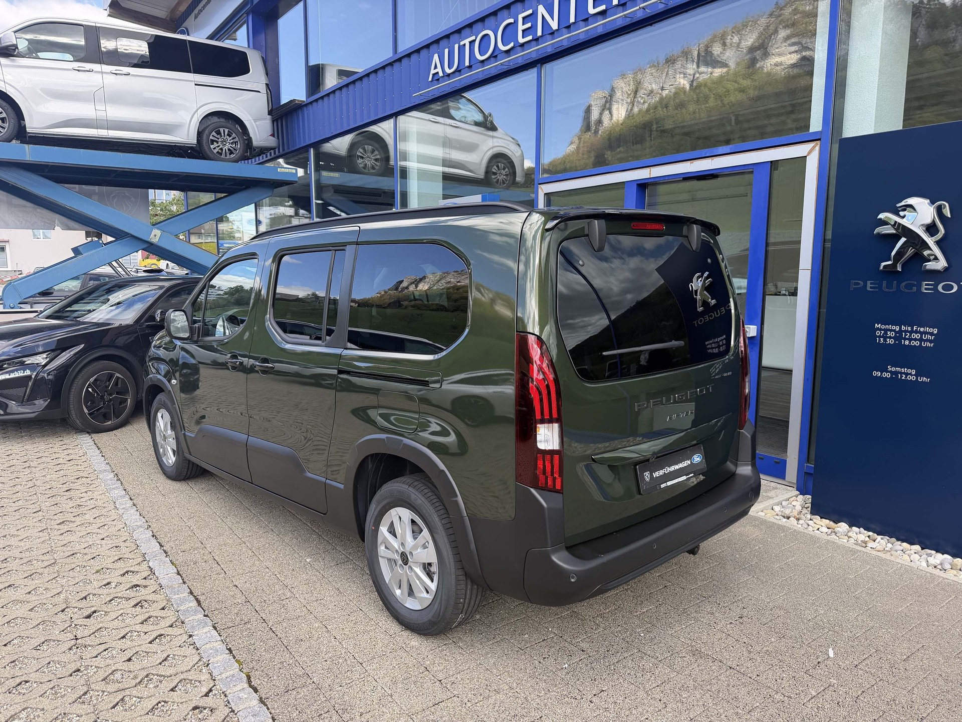 PEUGEOT Rifter Long 1.5 HDi 7-Plätzer Family Edition 1.9% Leasing-showroom-element-2