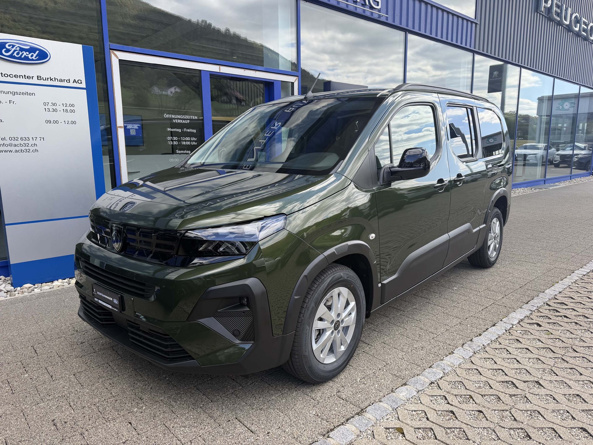 PEUGEOT Rifter Long 1.5 HDi 7-Plätzer Family Edition 1.9% Leasing-showroom-element-1