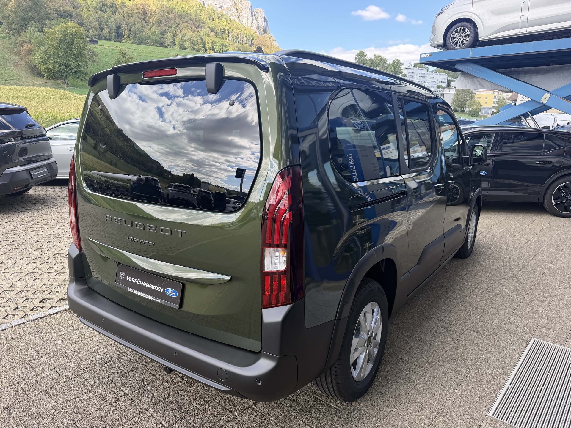PEUGEOT Rifter Long 1.5 HDi 7-Plätzer Family Edition 1.9% Leasing-showroom-element-3