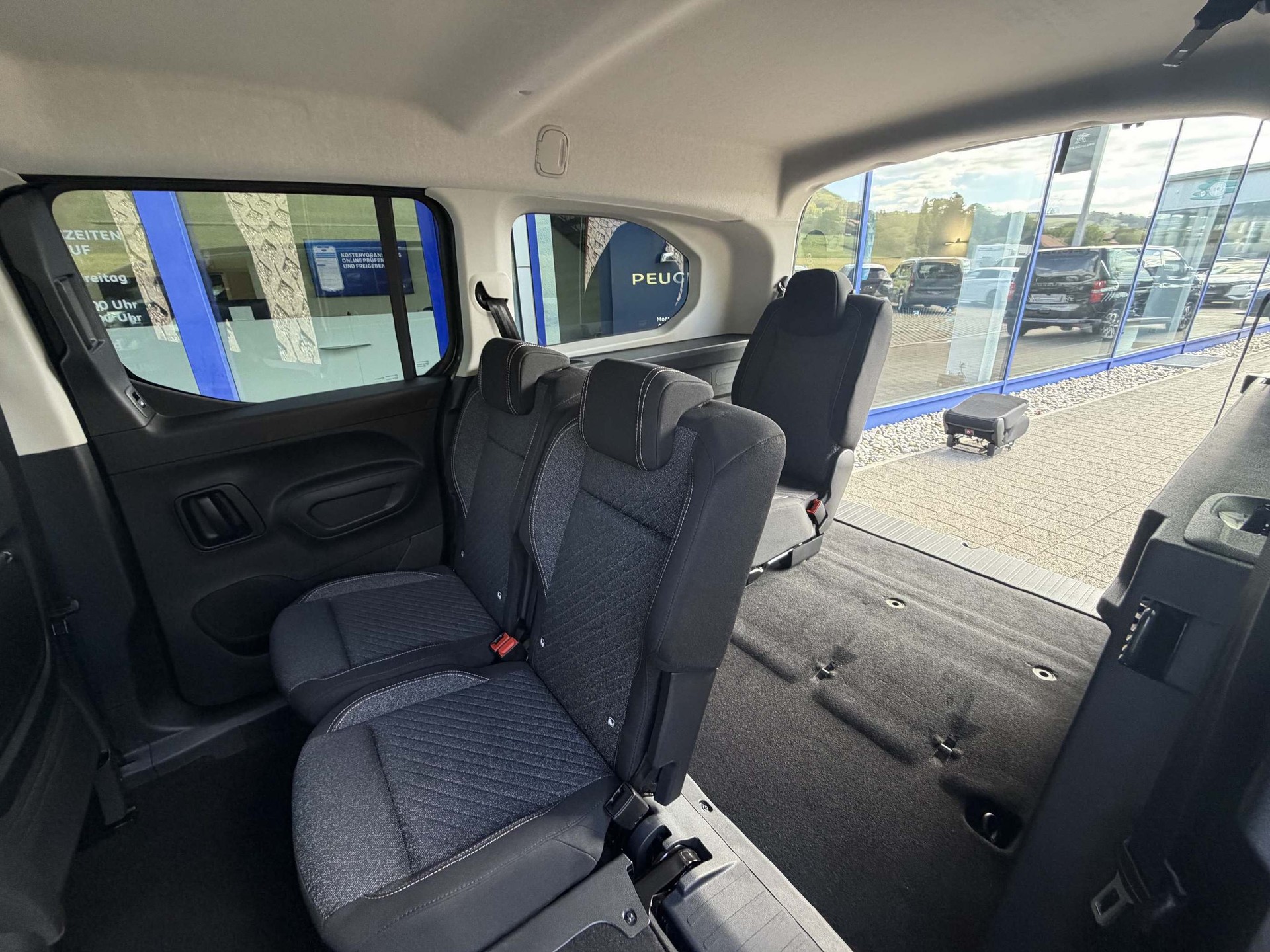 PEUGEOT Rifter Long 1.5 HDi 7-Plätzer Family Edition 1.9% Leasing-image-14
