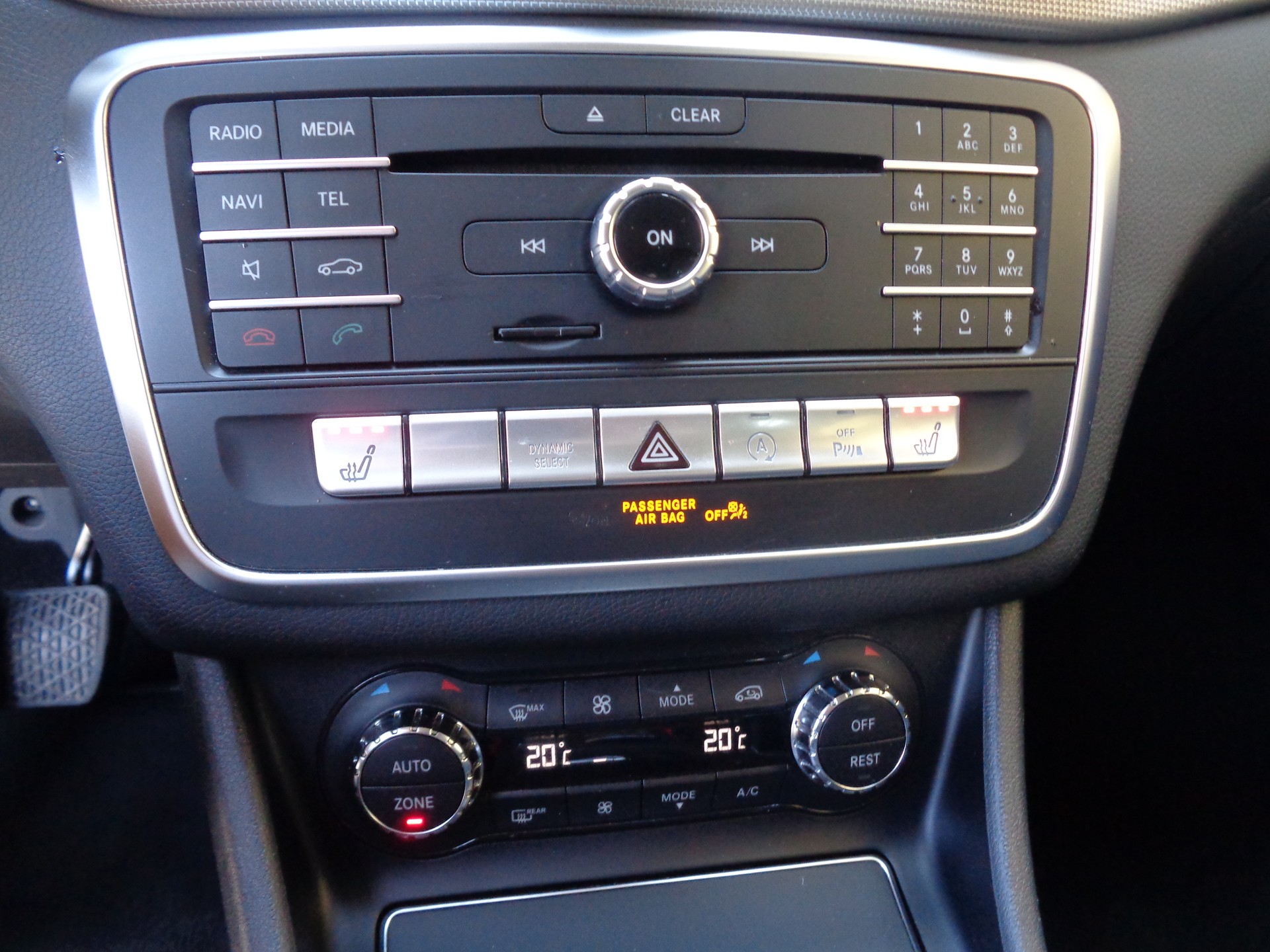 MERCEDES-BENZ GLA 200 Night Star 7G-DCT-image-11