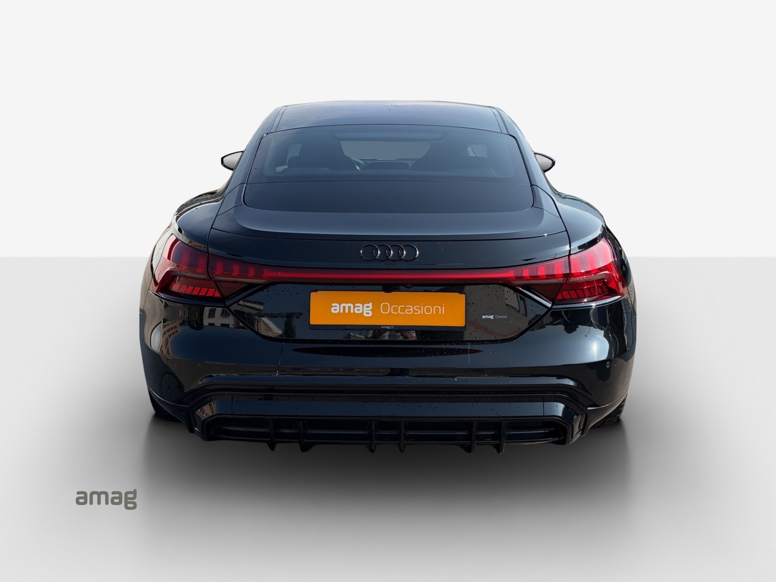 AUDI e-tron GT quattro-showroom-element-3