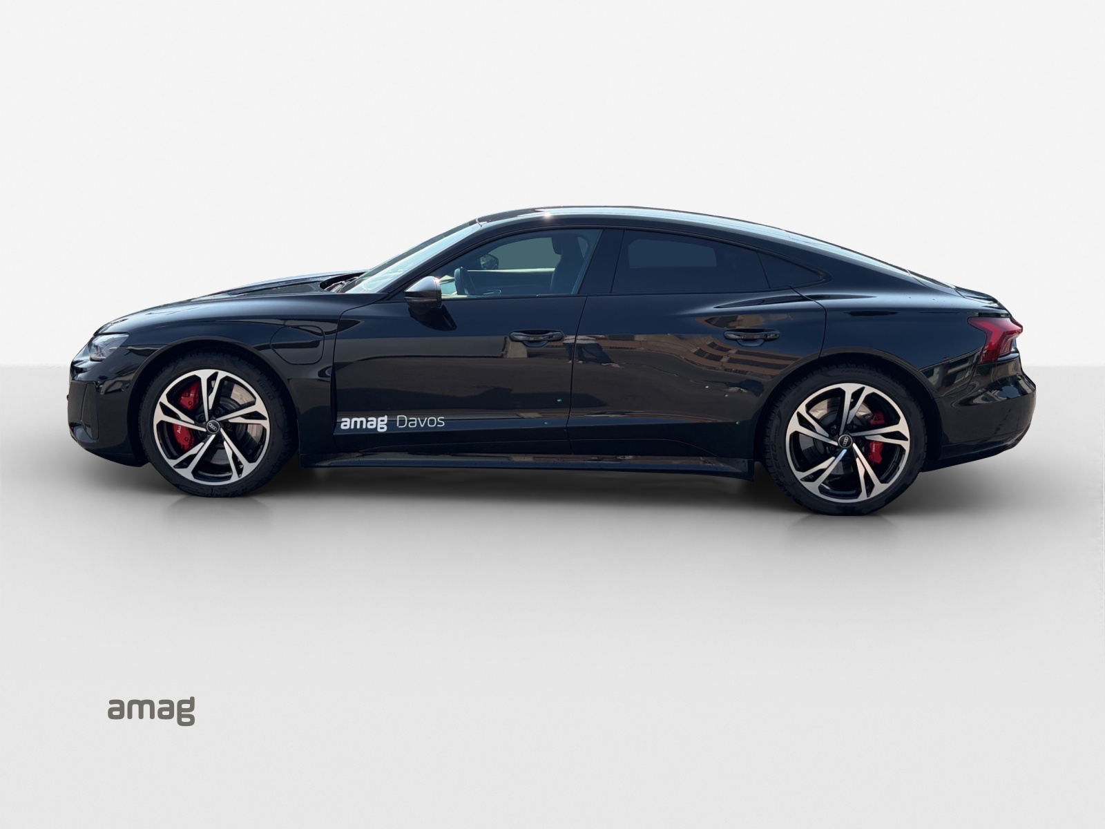 AUDI e-tron GT quattro-showroom-element-1
