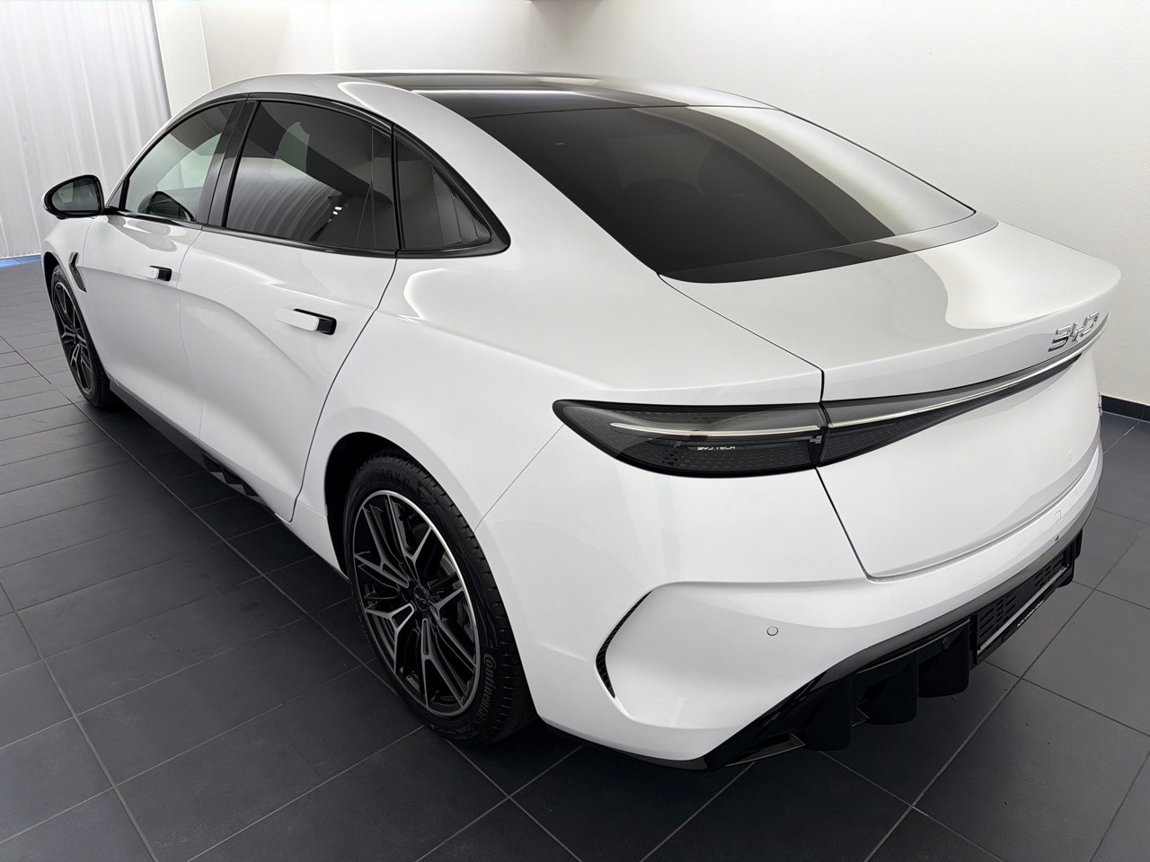 BYD Seal 82,5 kWh Excellence-showroom-element-1