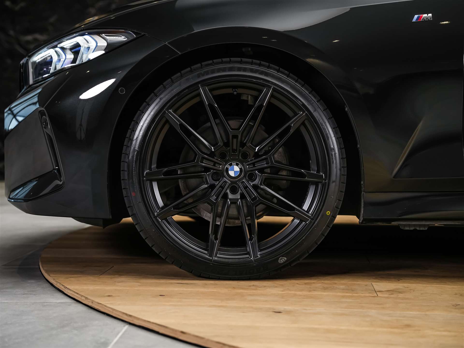 BMW 320d xDrive Steptronic M Sport Pro *ALL BLACK*Facelift*Werksgarantie*20" Felgen*Head-Up*-image-16