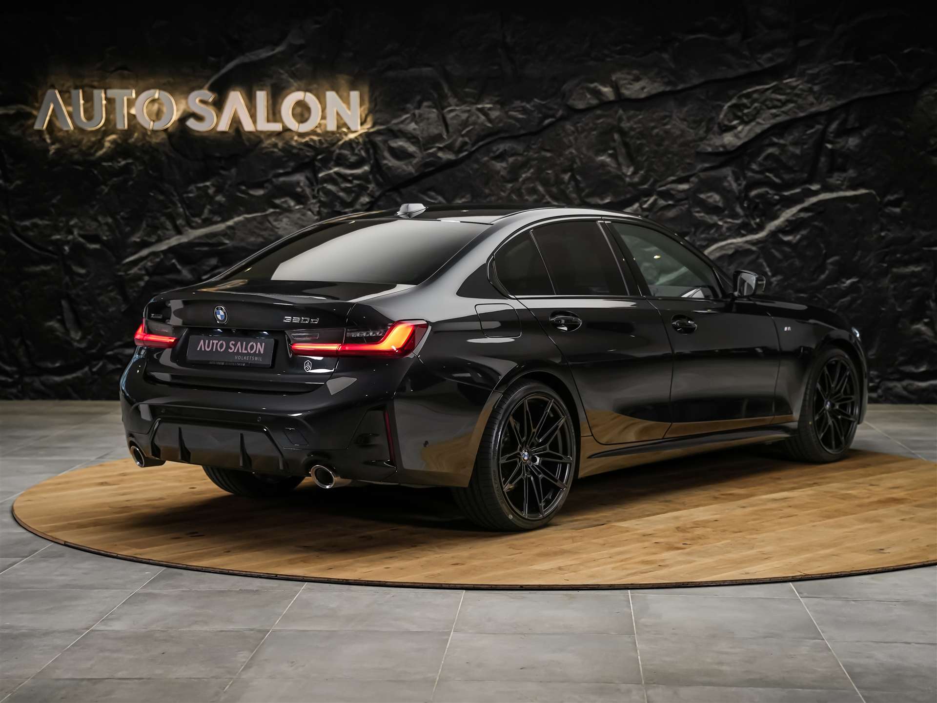 BMW 320d xDrive Steptronic M Sport Pro *ALL BLACK*Facelift*Werksgarantie*20" Felgen*Head-Up*-image-4