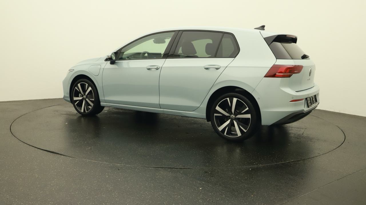 VW Golf 1.5 TSI PHEV Edition-showroom-element-2
