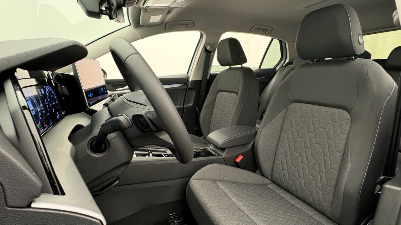 VW Golf 1.5 TSI PHEV Edition-image-4