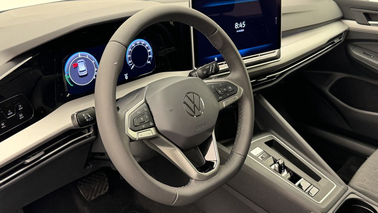 VW Golf 1.5 TSI PHEV Edition-image-6