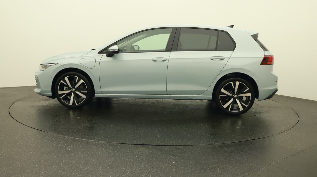 VW Golf 1.5 TSI PHEV Edition-showroom-element-1