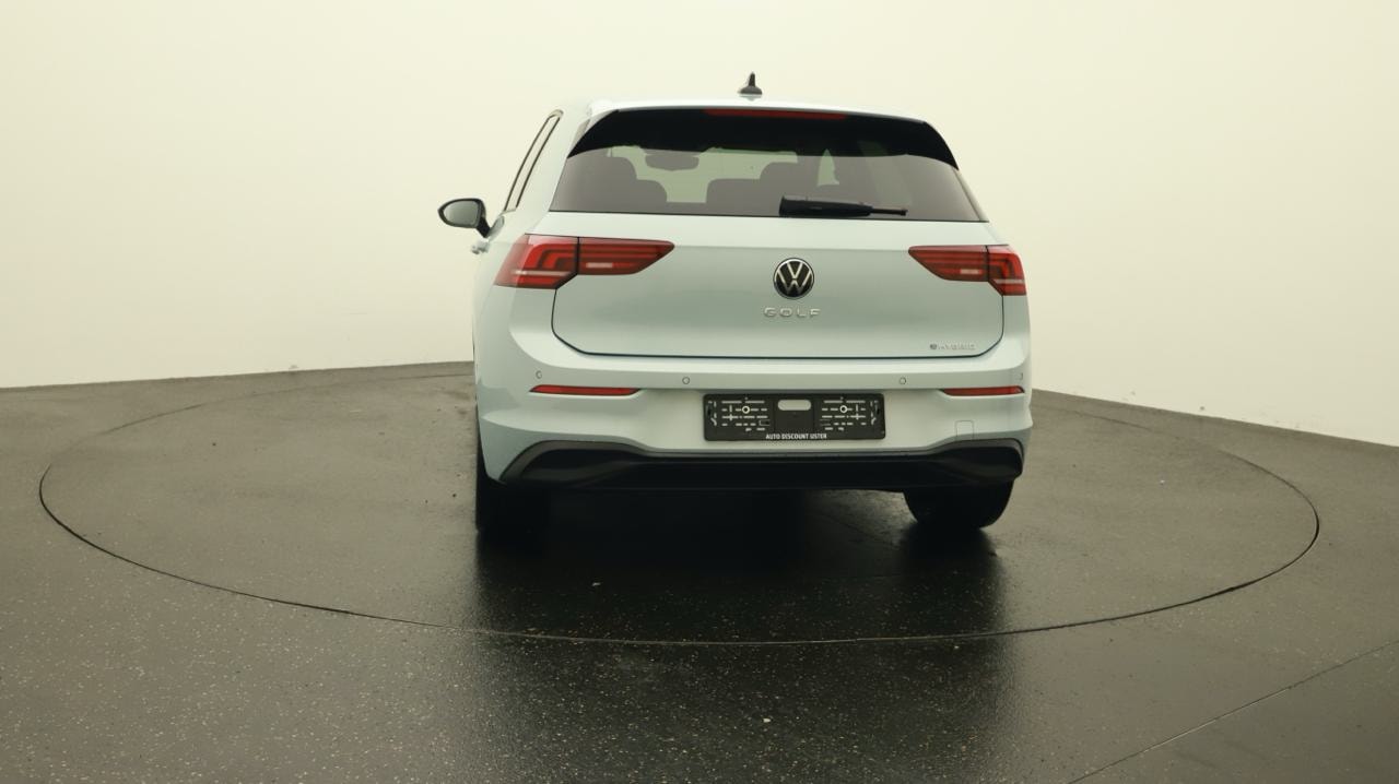 VW Golf 1.5 TSI PHEV Edition-showroom-element-3