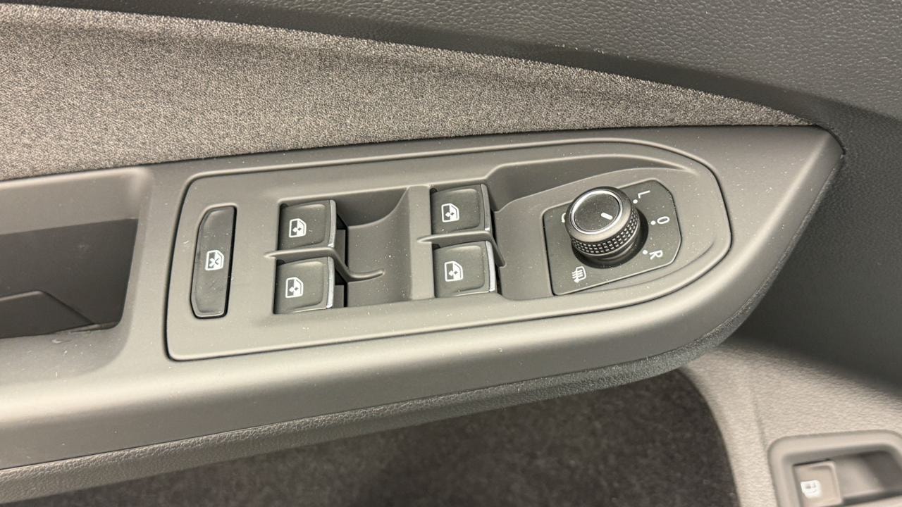 VW Golf 1.5 TSI PHEV Edition-image-8