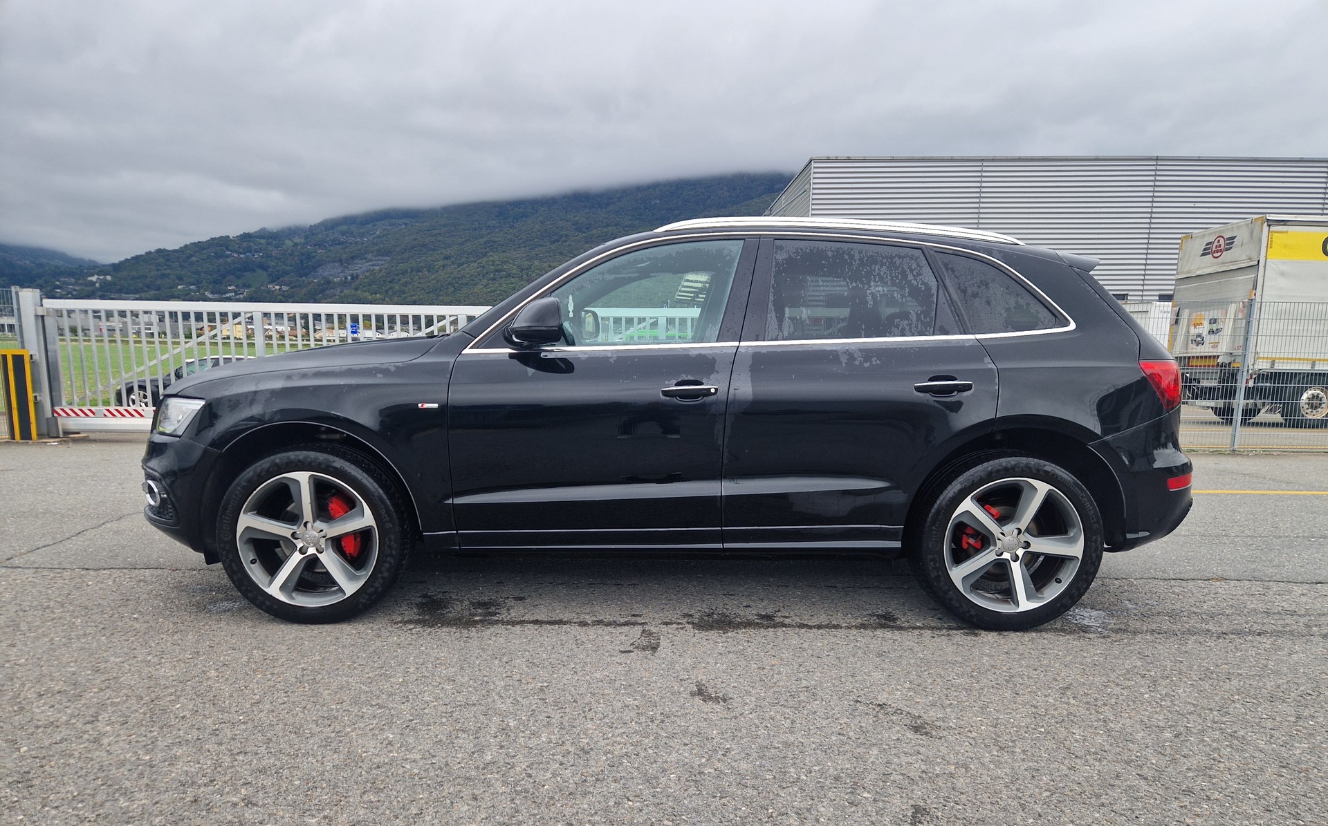 AUDI Q5 2.0 TFSI S-Line quattro tiptronic-showroom-element-3