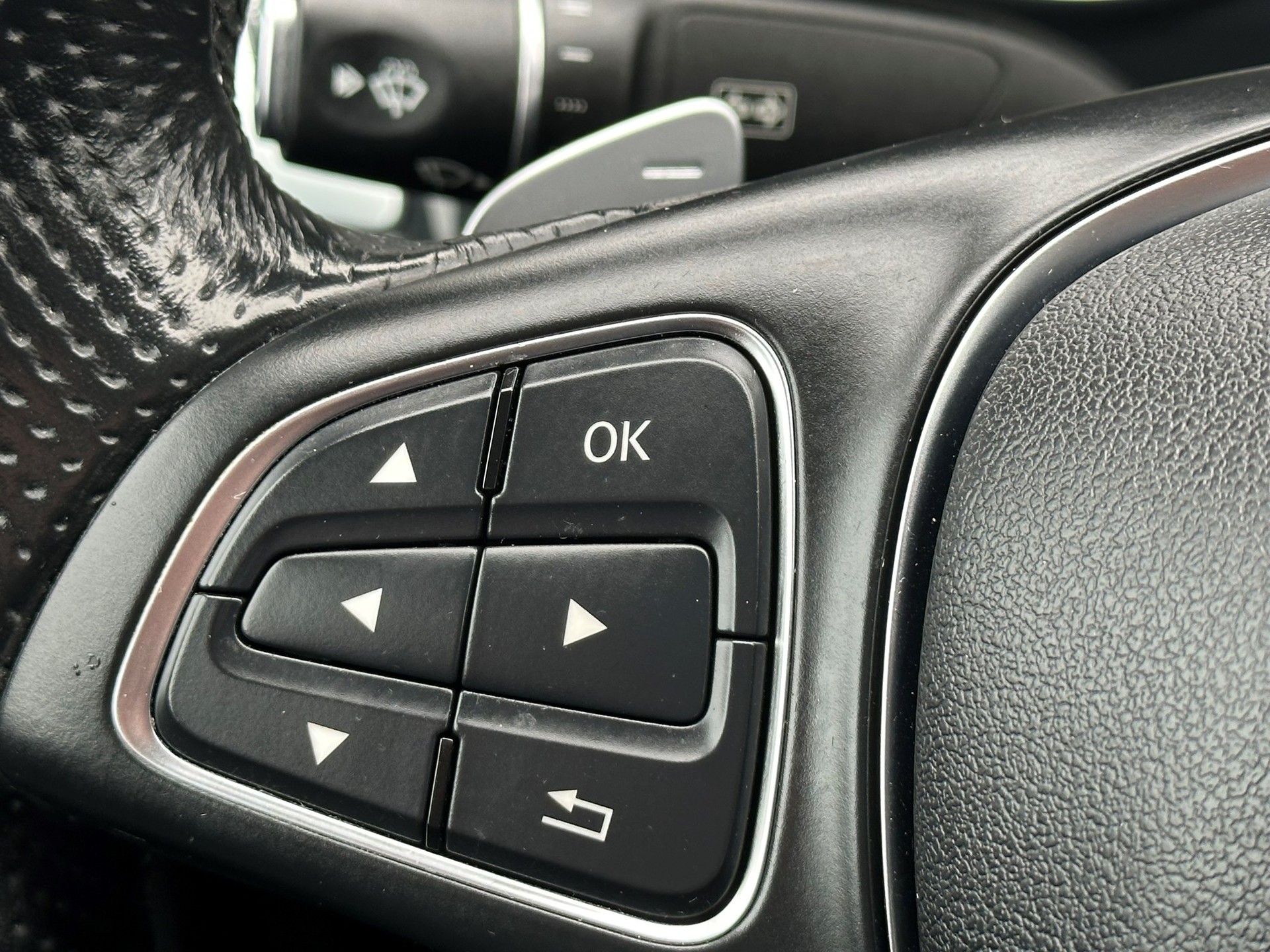 MERCEDES-BENZ CLS 250 BlueTEC 9G-Tronic-image-14
