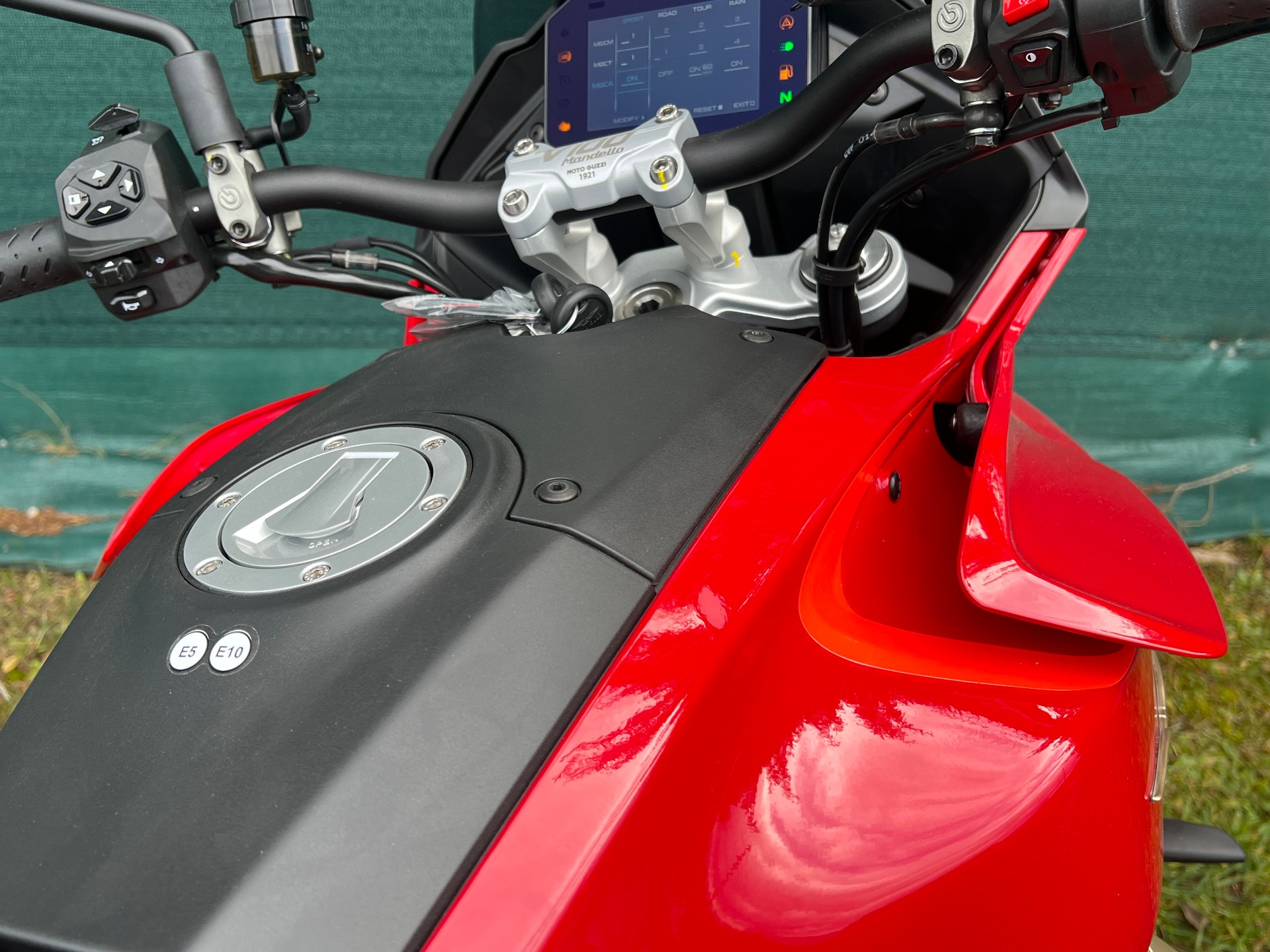 MOTO GUZZI V100 Mandello-image-7