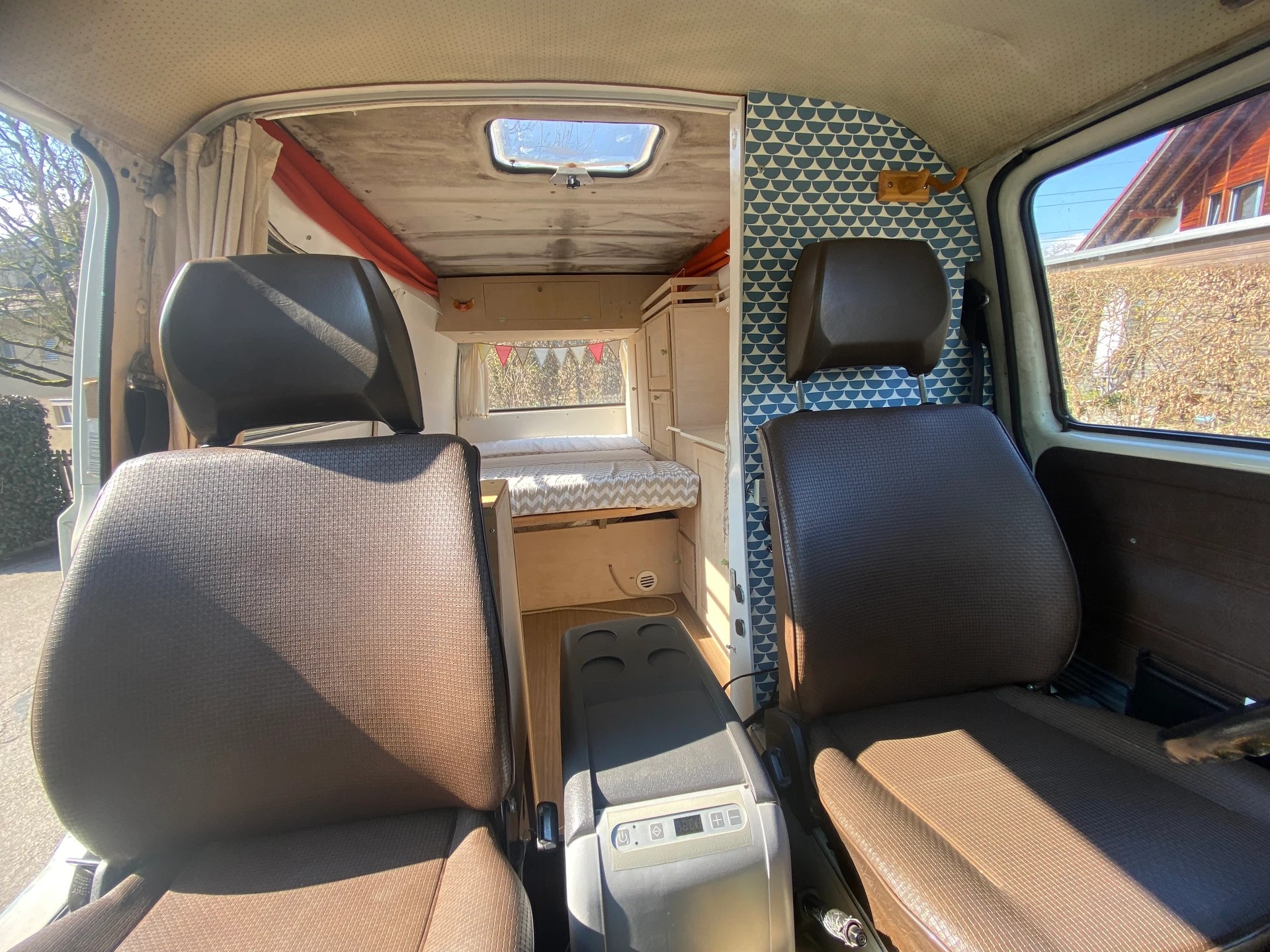 VW (Typ 2) Camper-image-10