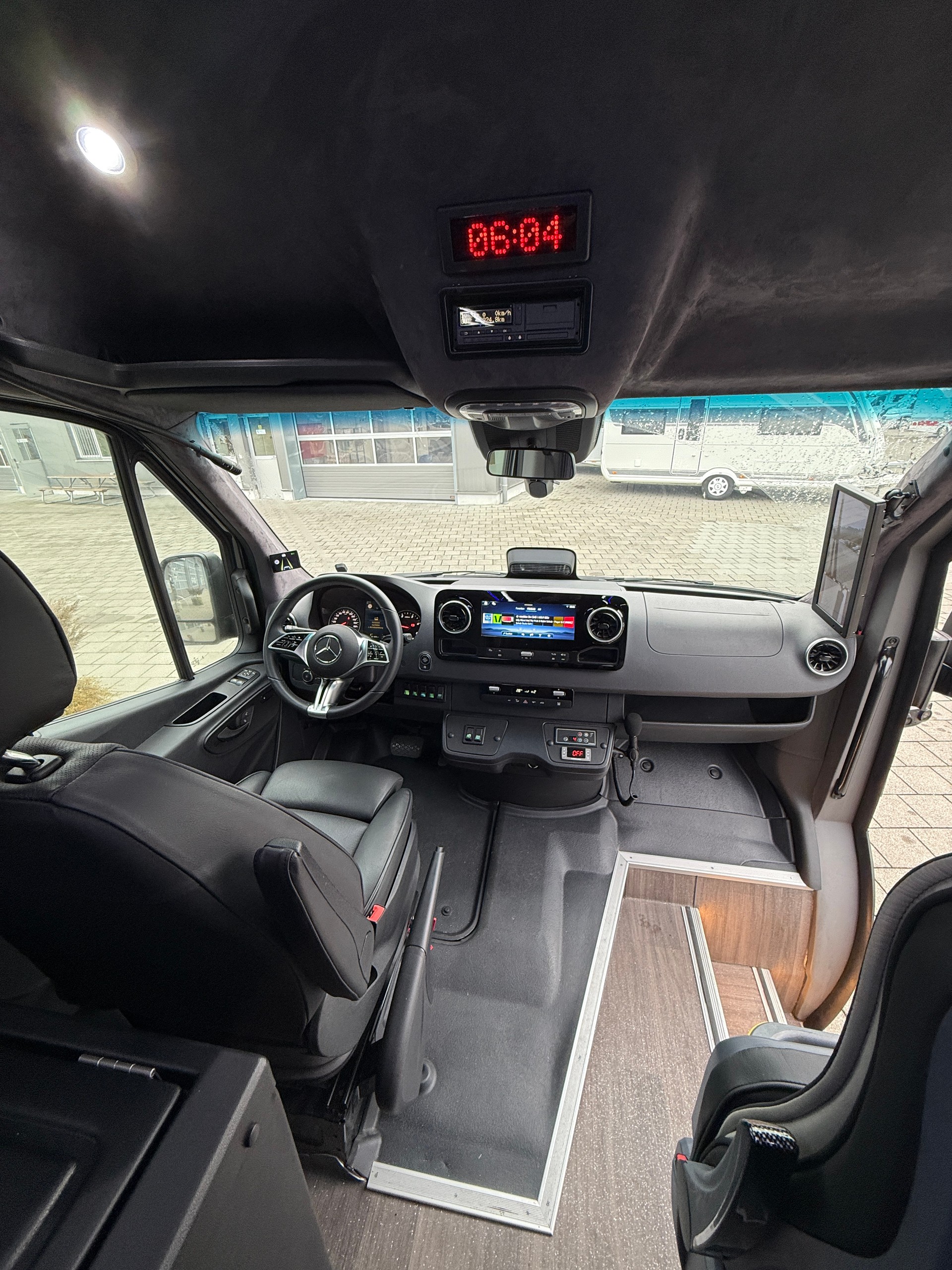 MERCEDES-BENZ Sprinter 519 VIP LAND XXL Midibus-image-12