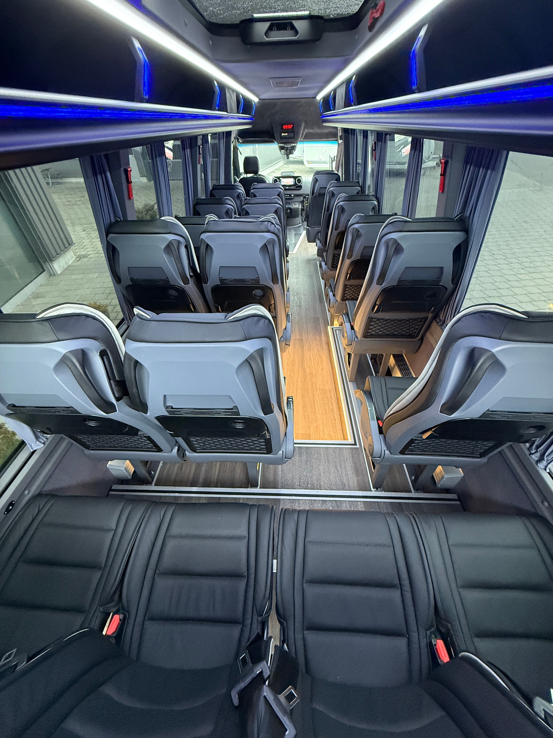 MERCEDES-BENZ Sprinter 519 VIP LAND XXL Midibus-image-10