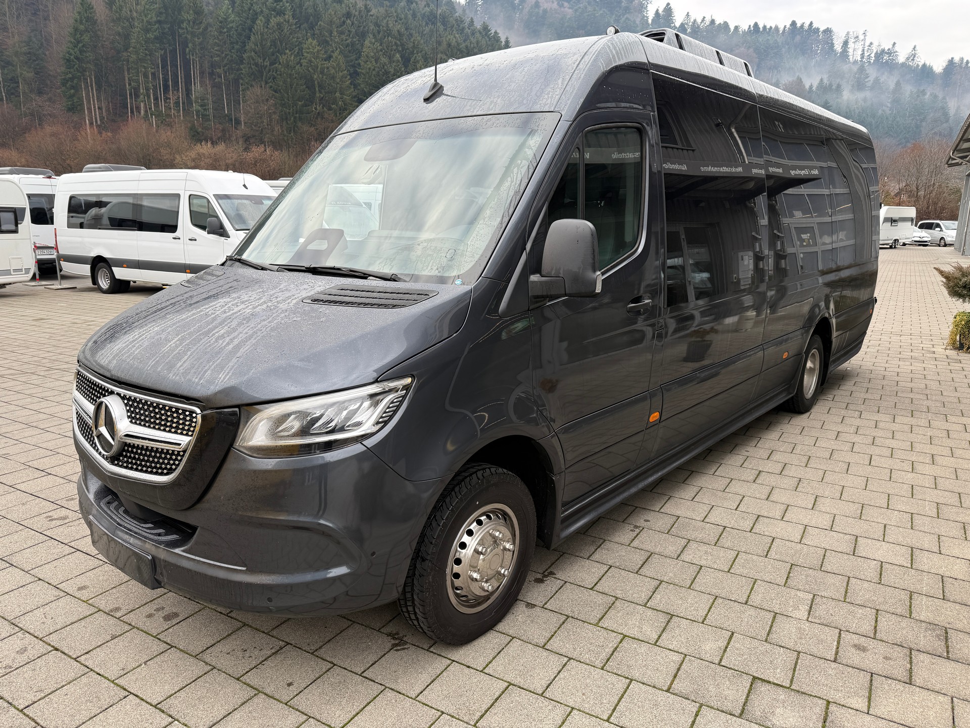 MERCEDES-BENZ Sprinter 519 VIP LAND XXL Midibus-image-3