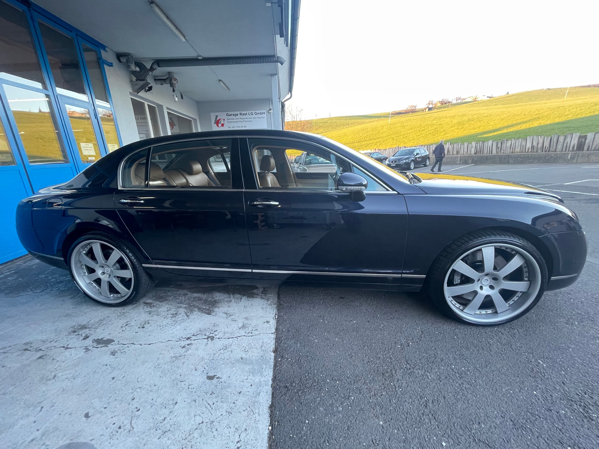 BENTLEY Flying Spur 6.0-showroom-element-3
