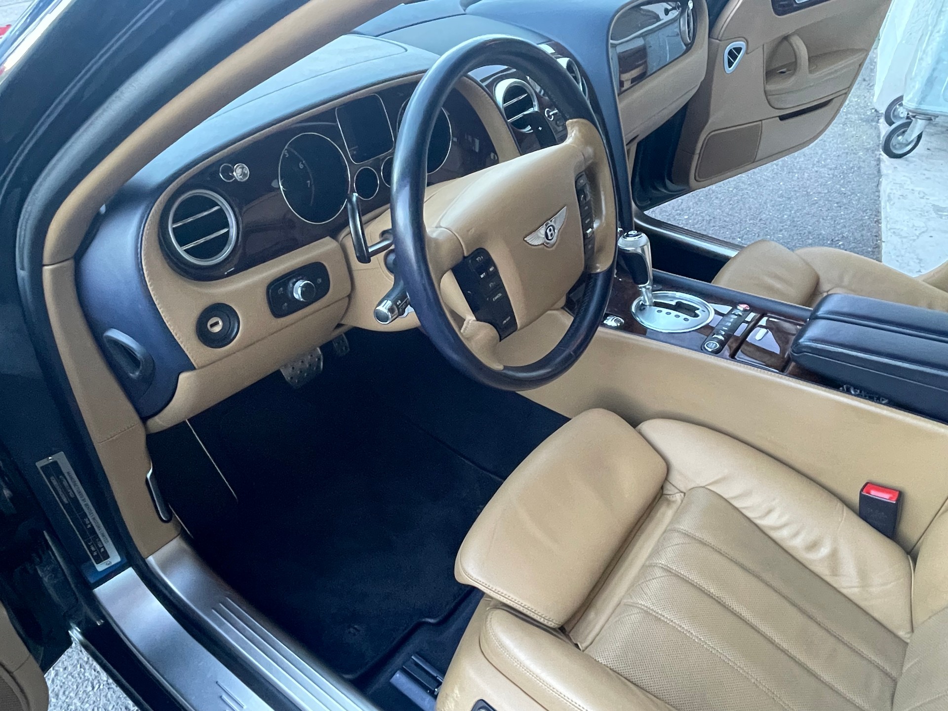 BENTLEY Flying Spur 6.0-image-13
