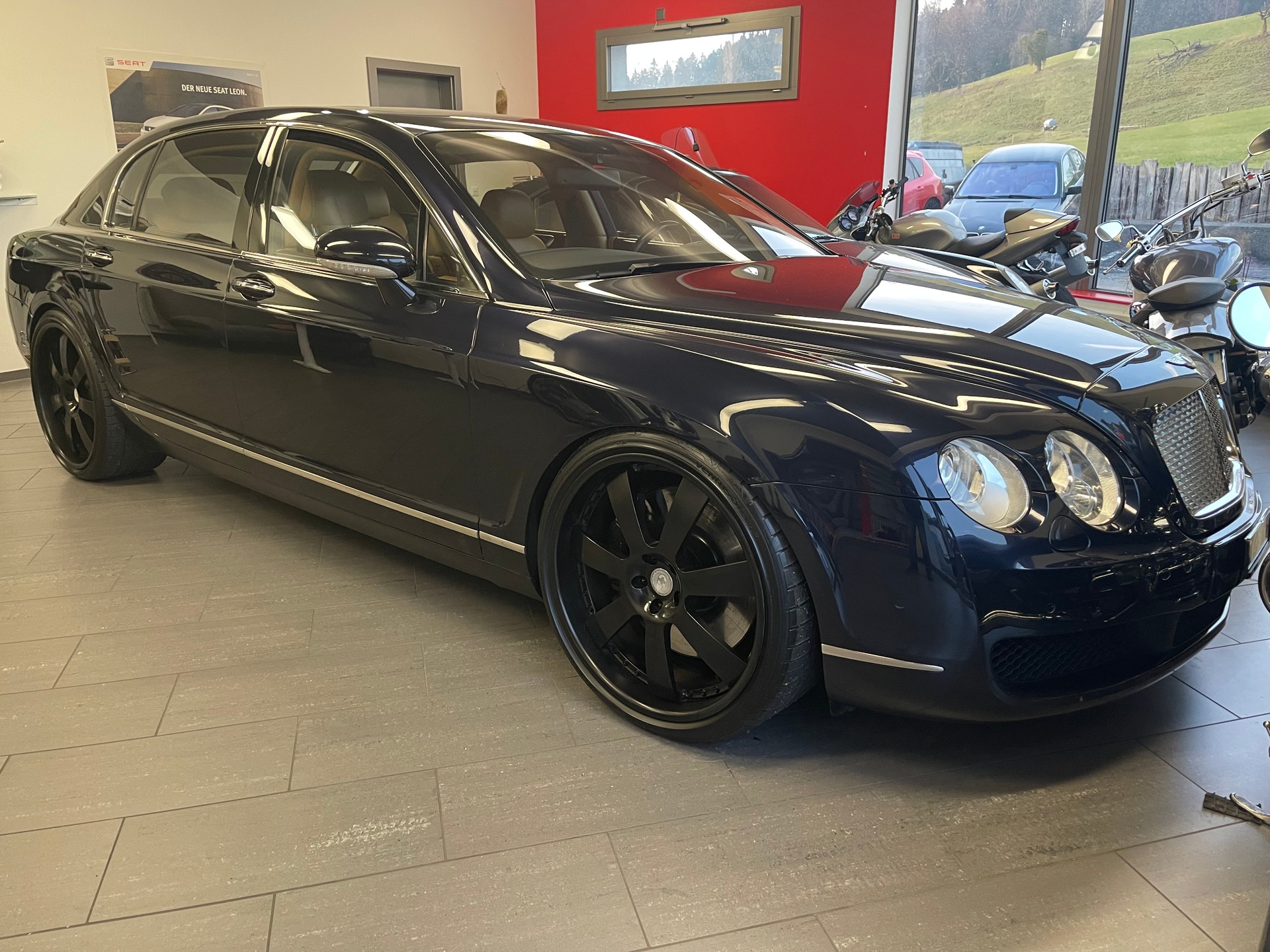 BENTLEY Flying Spur 6.0-showroom-element-2