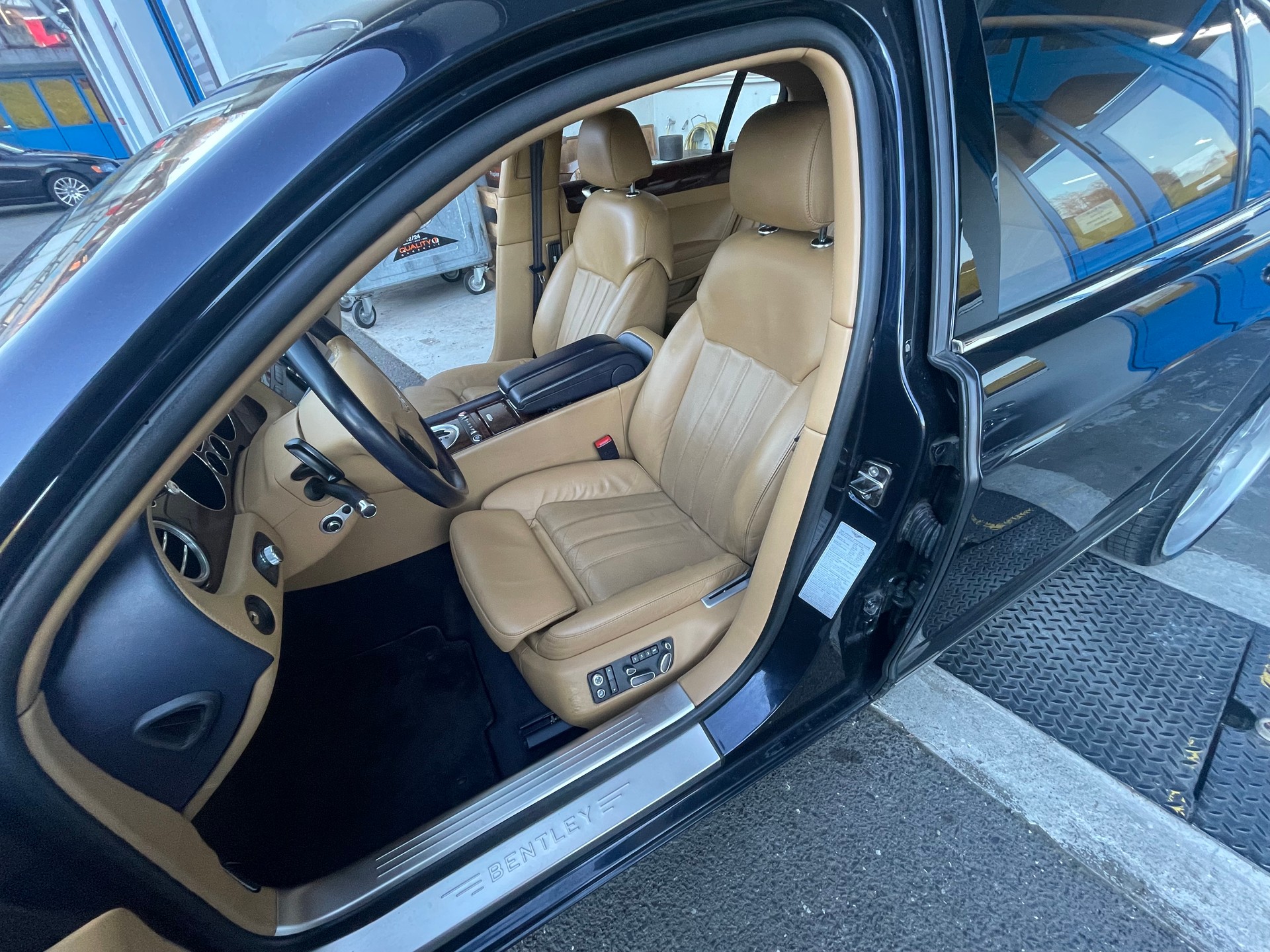 BENTLEY Flying Spur 6.0-image-8