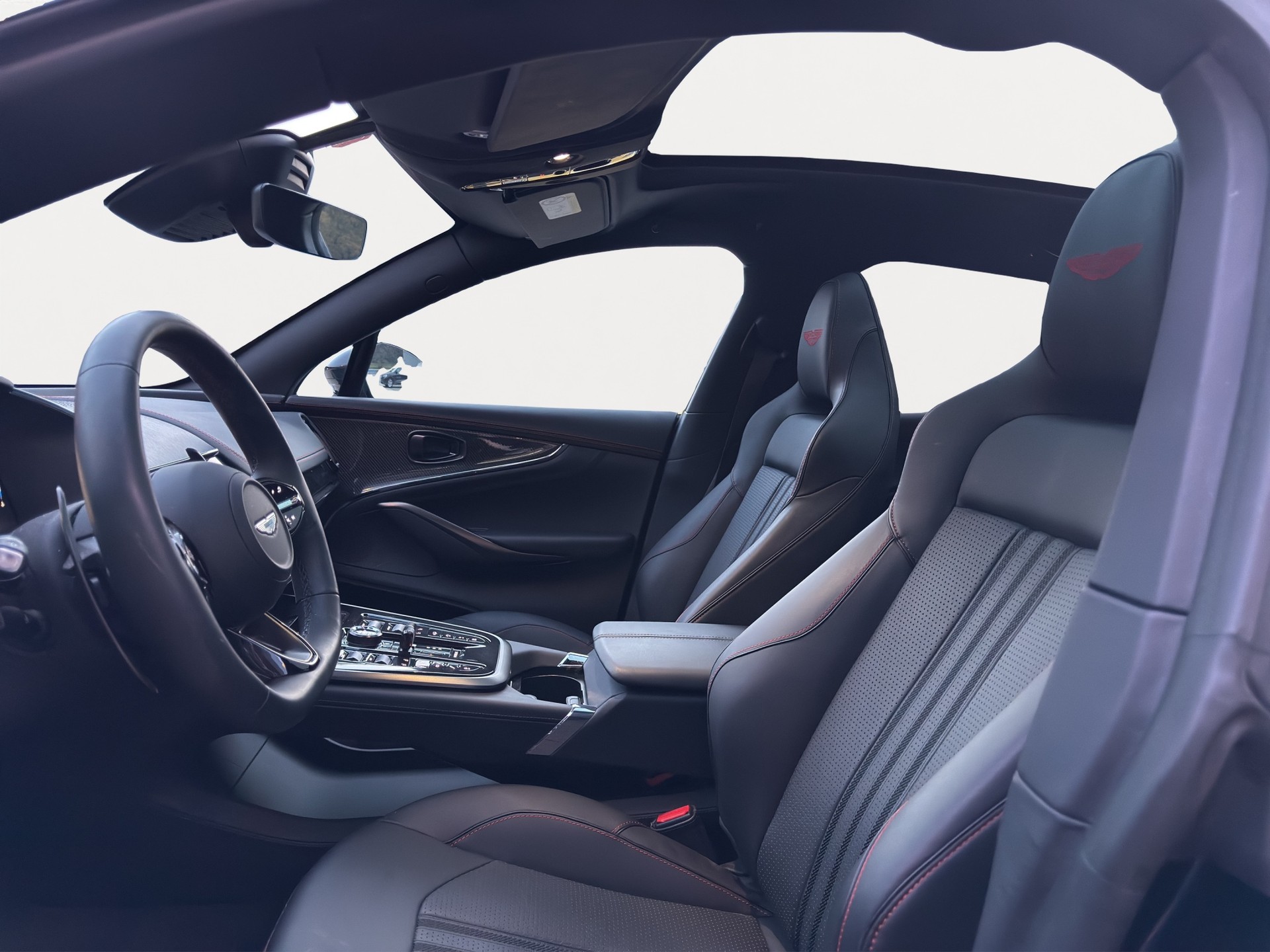 ASTON MARTIN DBX 707 4.0 V8 NEW MODEL-image-12