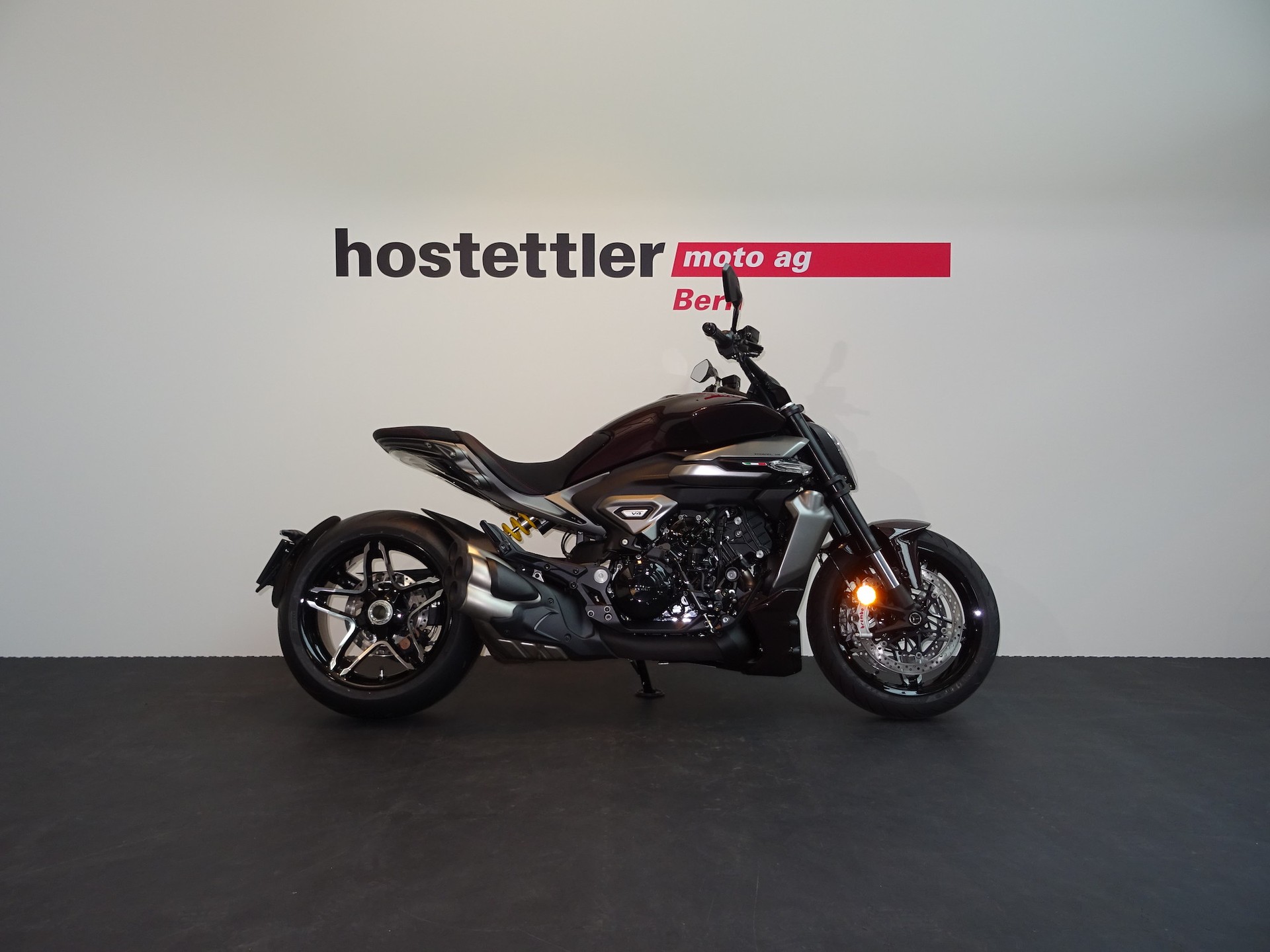 DUCATI X Diavel V4-image-1
