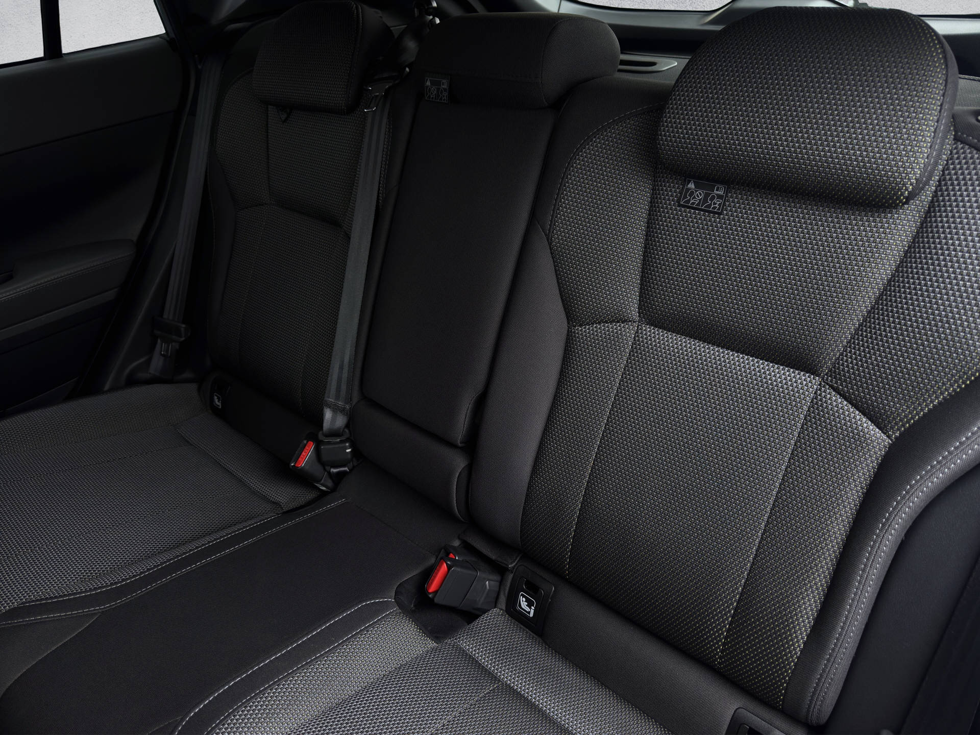 SUBARU Crosstrek 2.0i e-Boxer Swiss Plus-image-9