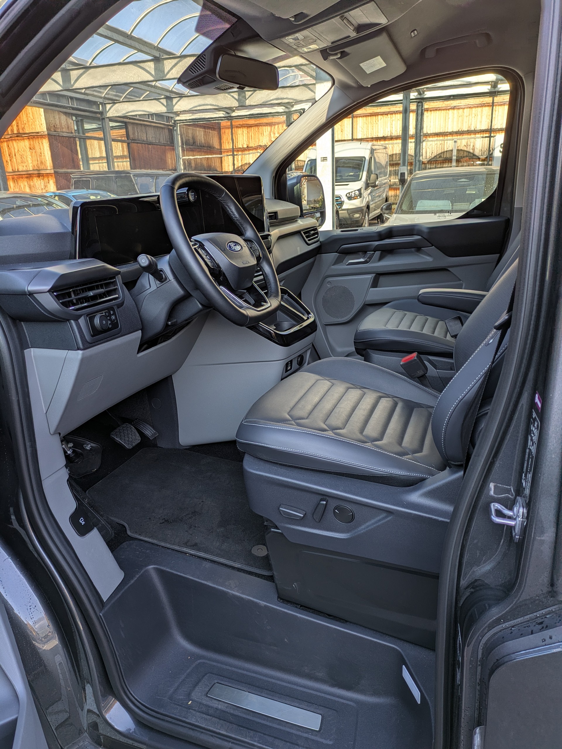 FORD Tourneo C Bus 320 L2 2.0 EcoBlue 170 Titanium X-image-10