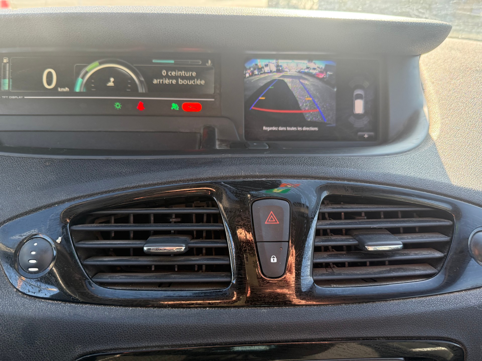 RENAULT Scénic 1.2 16V Turbo Bose Edition-image-10