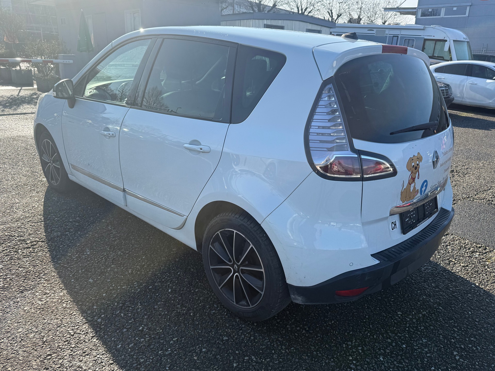RENAULT Scénic 1.2 16V Turbo Bose Edition-image-3