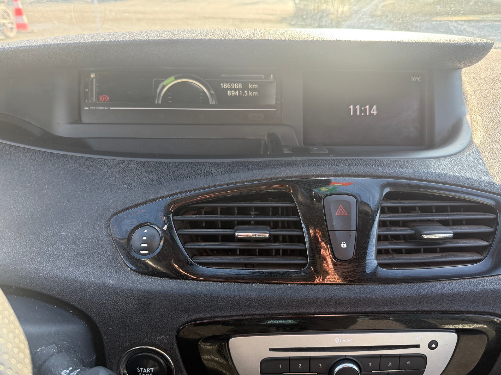 RENAULT Scénic 1.2 16V Turbo Bose Edition-image-9