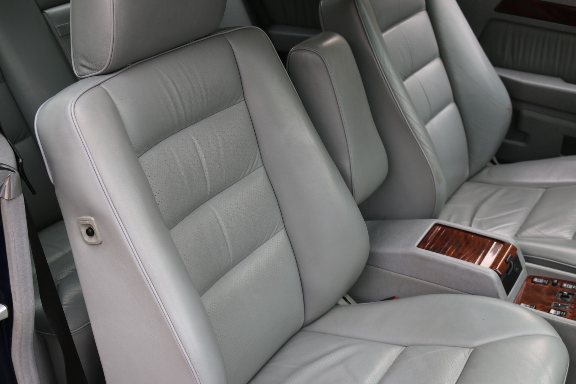MERCEDES-BENZ 300 CE-image-9
