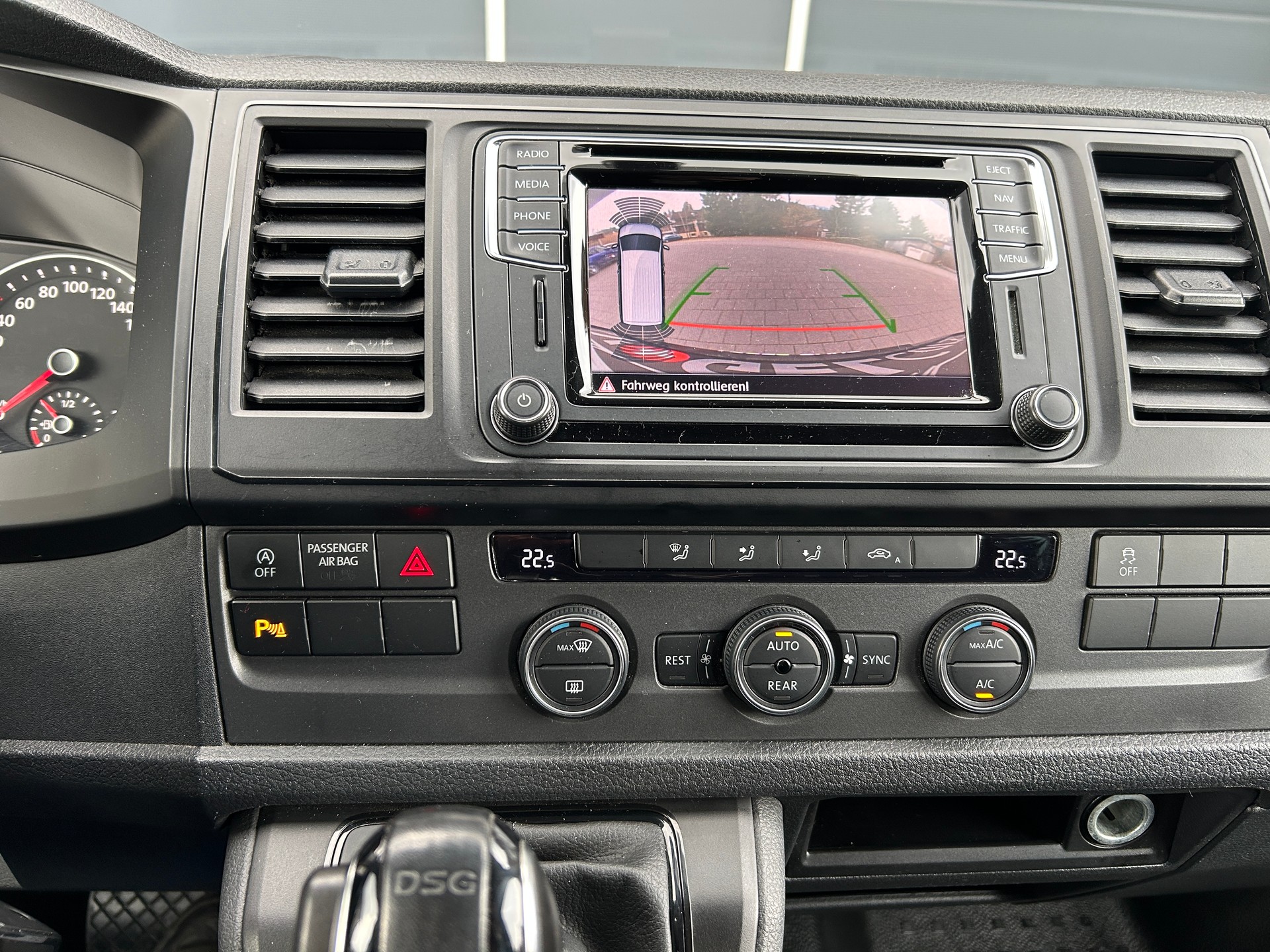VW T6 2.0 TDI Caravelle Liberty 4Motion DSG-image-13