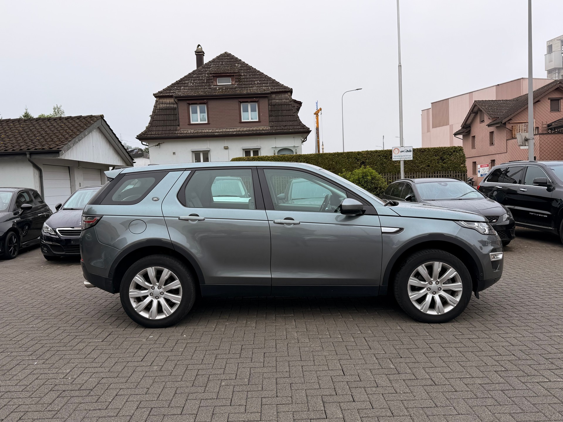 LAND ROVER Discovery Sport 2.0 Si4 HSE Luxury AT9-showroom-element-2